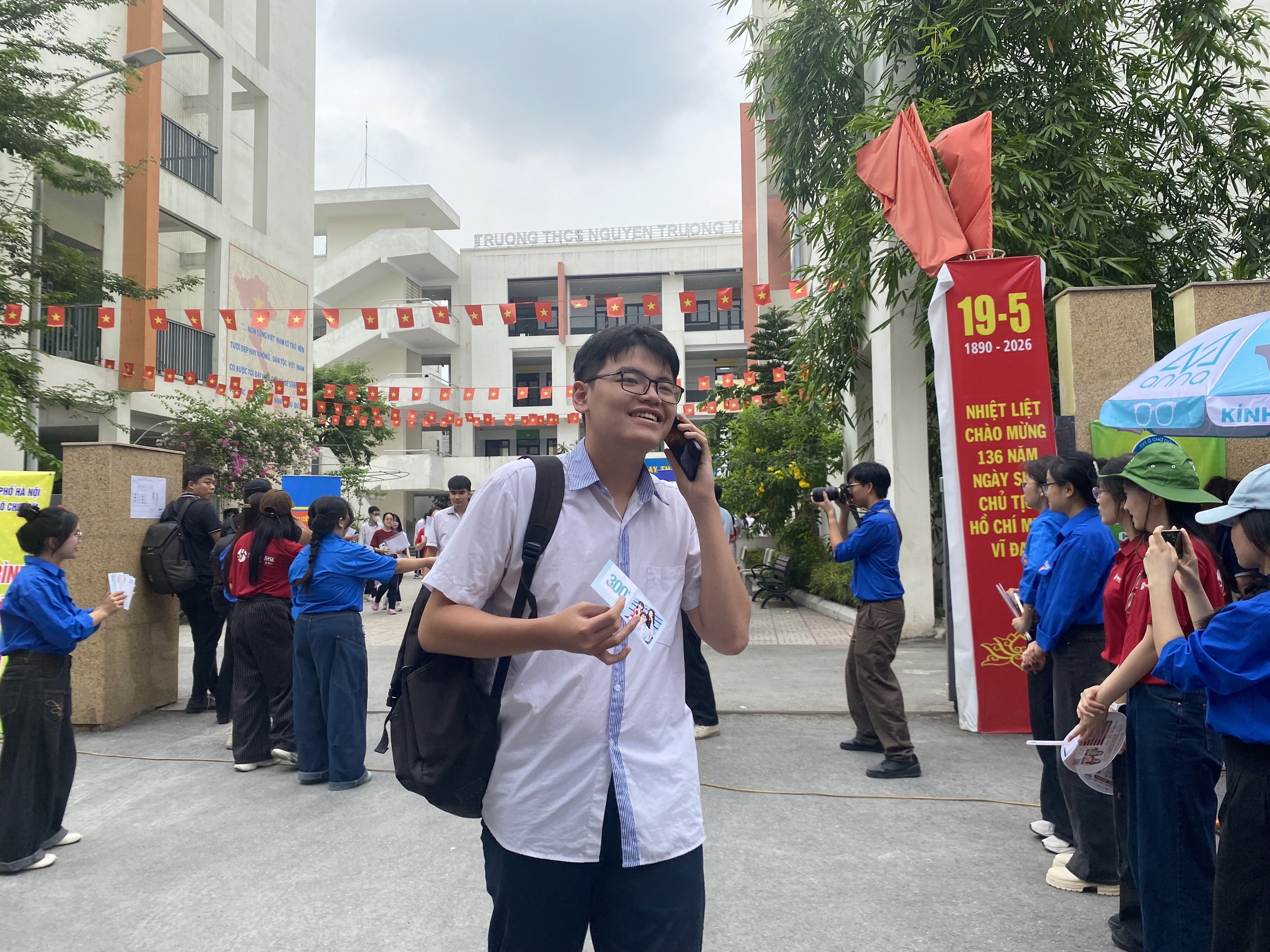 Đề Văn tốt nghiệp THPT g&acirc;y bất ngờ: Người than &ldquo;đuối sức&rdquo; v&igrave; đọc hiểu, người kỳ vọng chạm mốc 9 điểm - Ảnh 6.