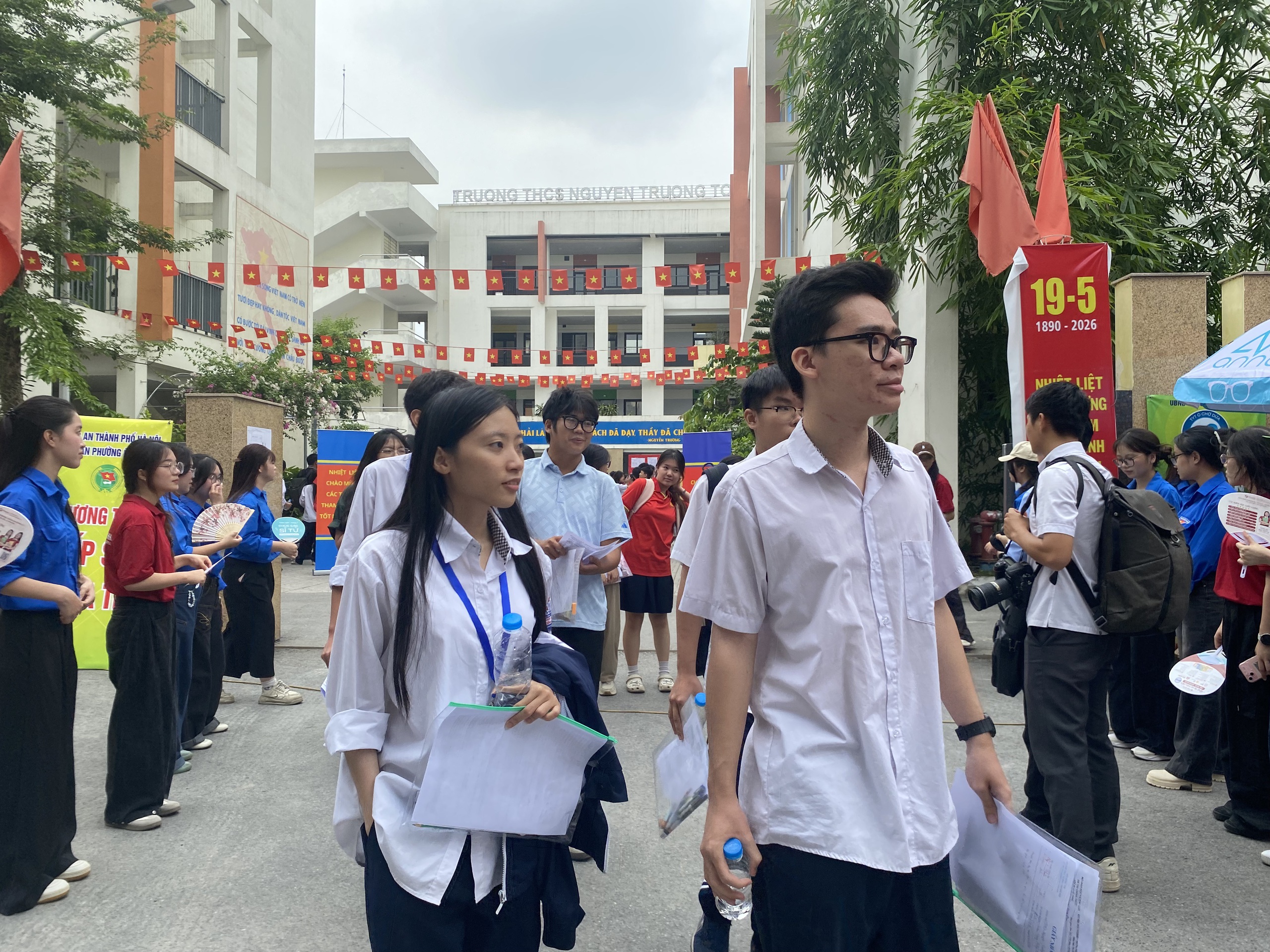 Đề Văn tốt nghiệp THPT g&acirc;y bất ngờ: Người than &ldquo;đuối sức&rdquo; v&igrave; đọc hiểu, người kỳ vọng chạm mốc 9 điểm - Ảnh 7.