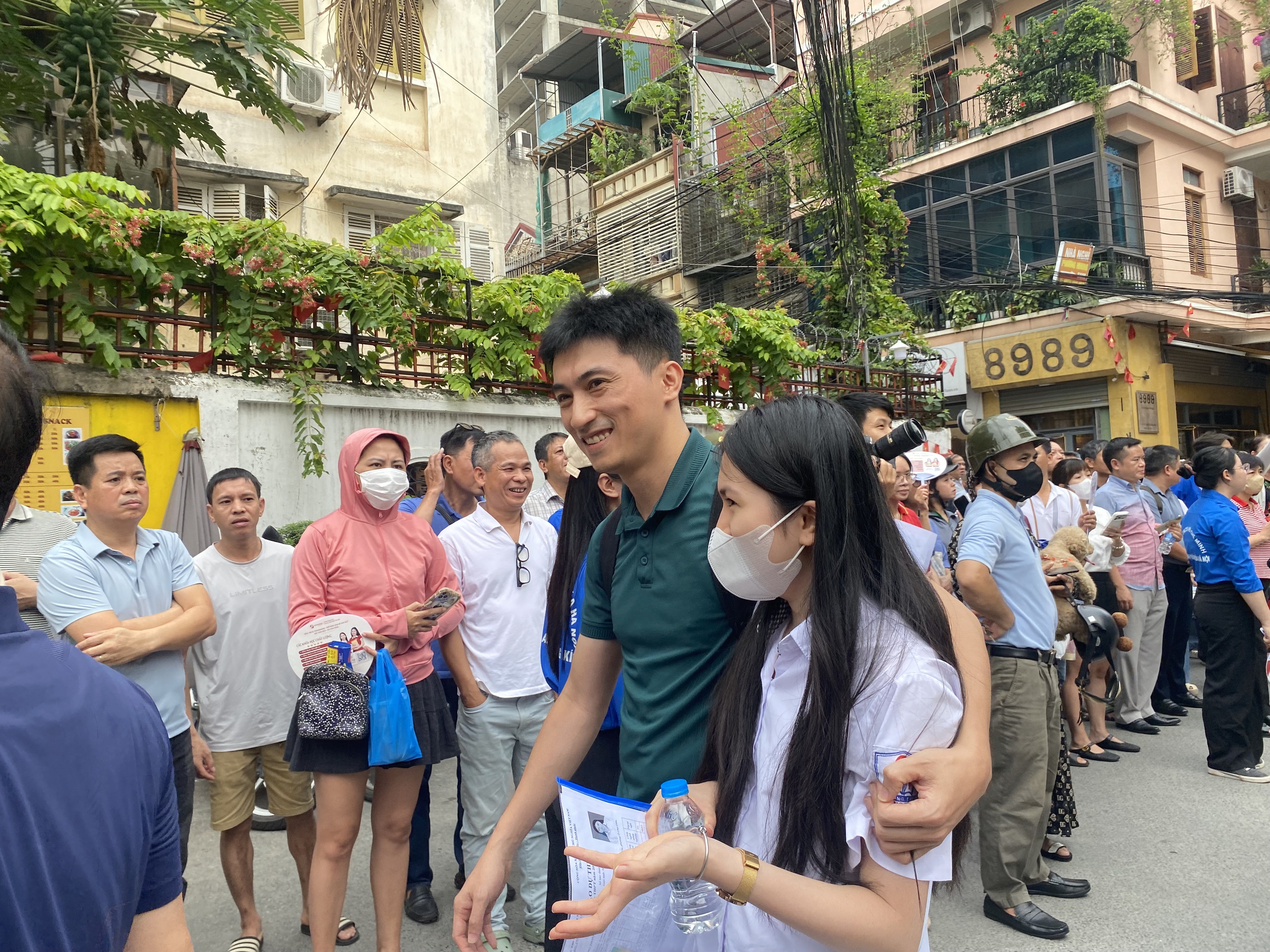 Đề Văn tốt nghiệp THPT g&acirc;y bất ngờ: Người than &ldquo;đuối sức&rdquo; v&igrave; đọc hiểu, người kỳ vọng chạm mốc 9 điểm - Ảnh 8.