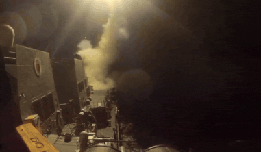 Tình hình Trung Đông: Washington phóng tên lửa Tomahawk vào Iran, Tehran nhắm mục tiêu vào căn cứ Mỹ - Ảnh 1.