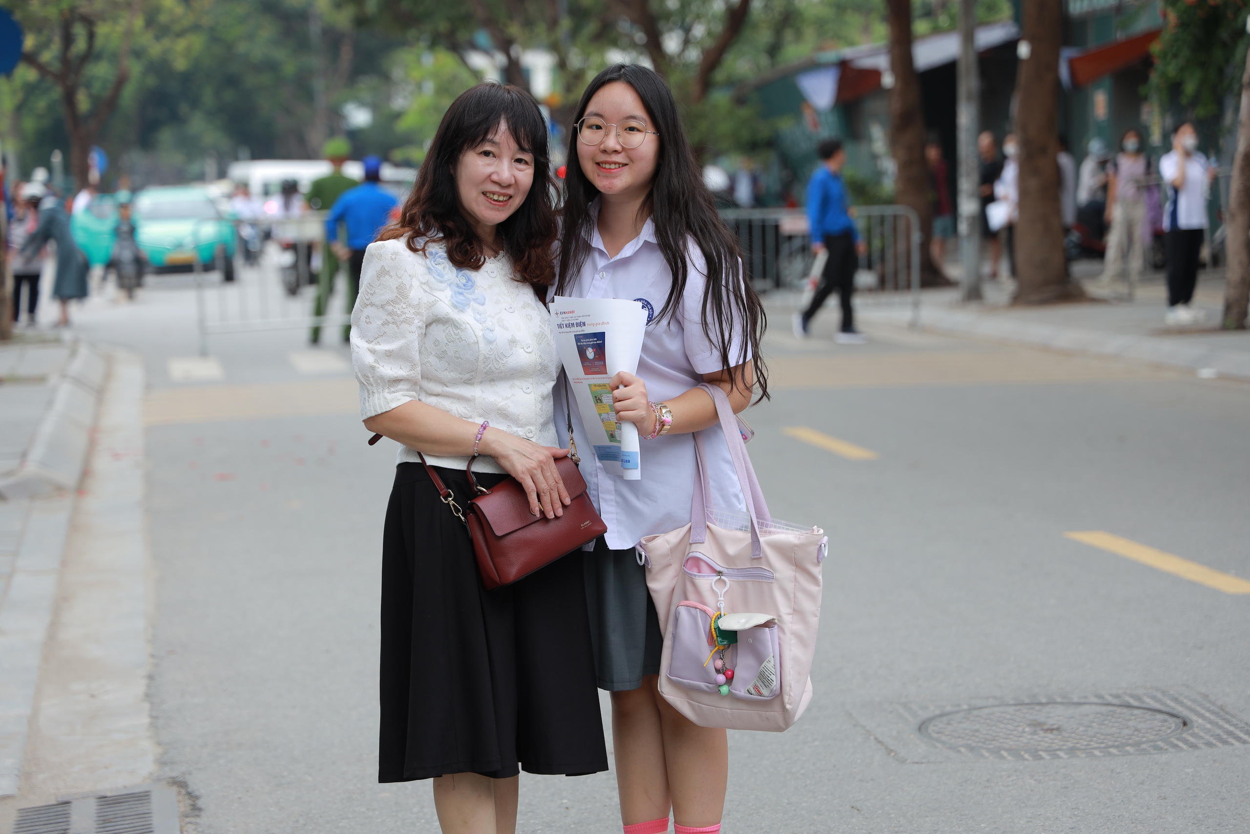 Đề Văn tốt nghiệp THPT g&acirc;y bất ngờ: Người than &ldquo;đuối sức&rdquo; v&igrave; đọc hiểu, người kỳ vọng chạm mốc 9 điểm - Ảnh 4.
