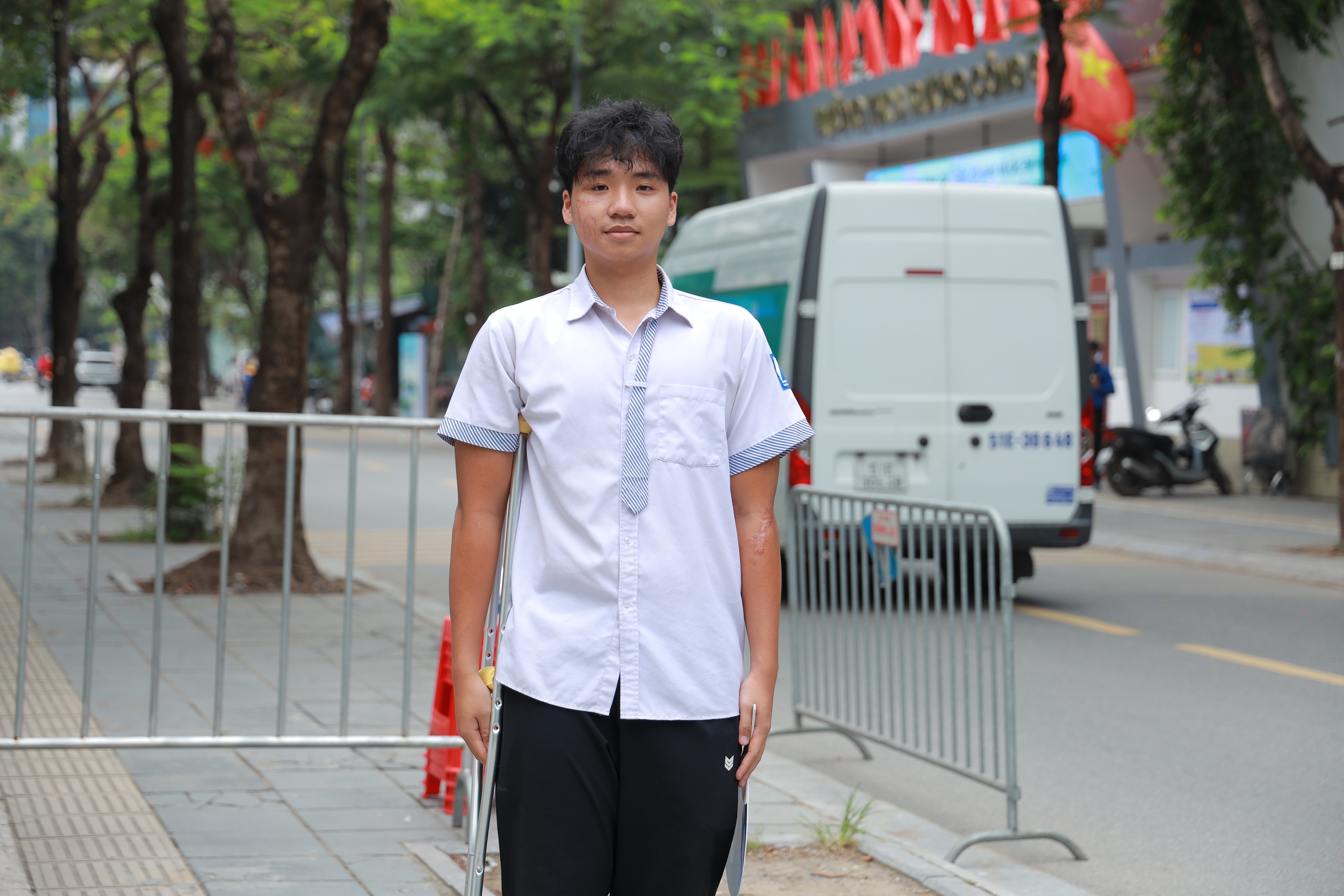 Đề Văn tốt nghiệp THPT g&acirc;y bất ngờ: Người than &ldquo;đuối sức&rdquo; v&igrave; đọc hiểu, người kỳ vọng chạm mốc 9 điểm - Ảnh 5.