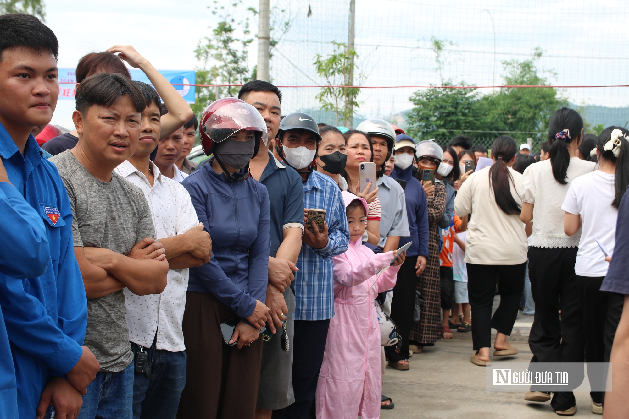 Xúc động những ánh mắt dõi con,…trước ngưỡng cửa tương lai - Ảnh 2.