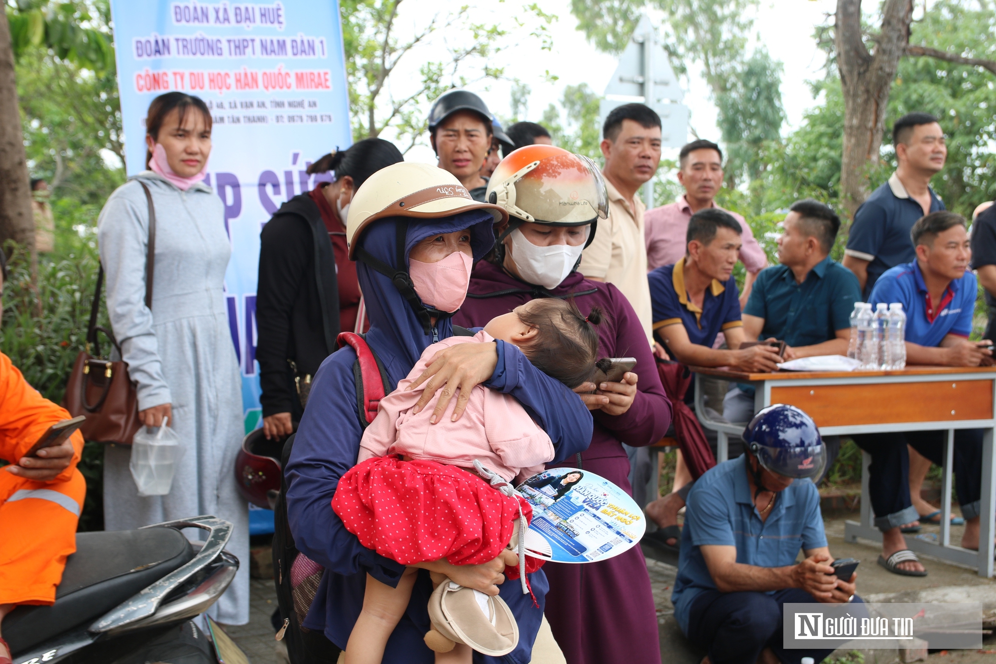 Xúc động những ánh mắt dõi con,…trước ngưỡng cửa tương lai - Ảnh 4.