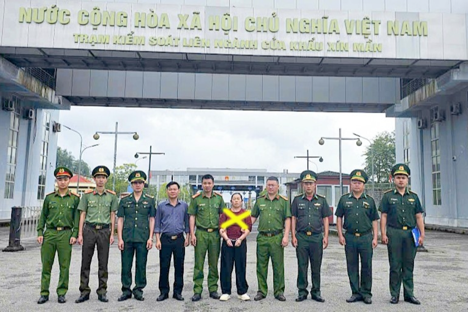 Sinh 7 con để hoãn thi hành gần 20 năm tù, nữ quái ma túy sa lưới sau 8 năm trốn truy nã- Ảnh 1. Sinh 7 con để hoãn thi hành gần 20 năm tù, nữ quái ma túy sa lưới sau 8 năm trốn truy nã- Ảnh 1.