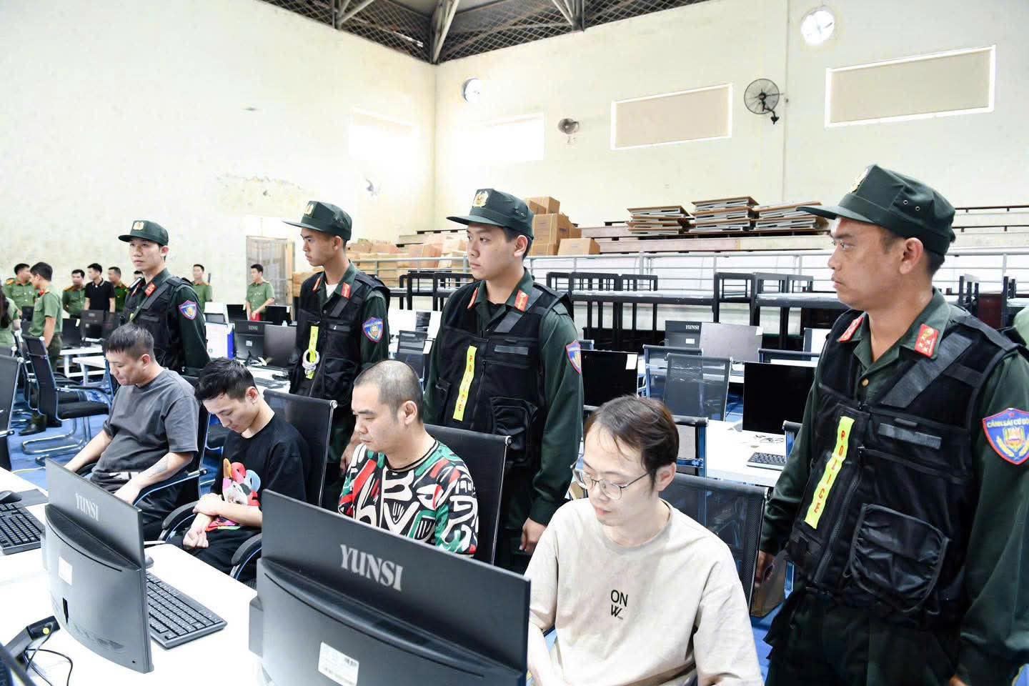 Chặn đứng đường dây lừa đảo quy mô lớn chuẩn bị hoạt động ở Việt Nam - Ảnh 3.
