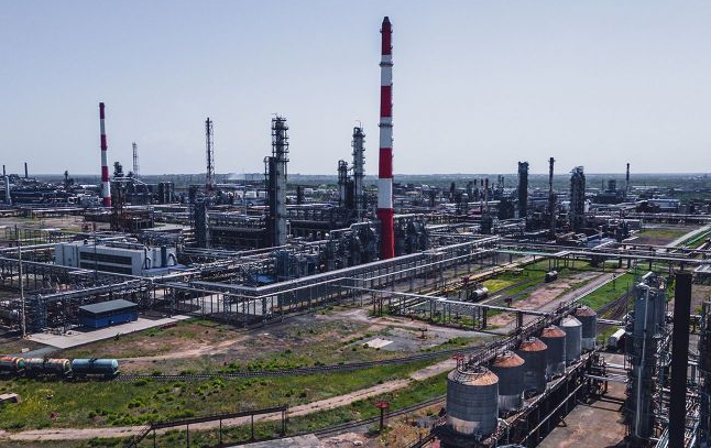 Nga nhận tin không vui về sản lượng dầu giữa đòn tấn công tầm xa của Ukraine - Ảnh 1.