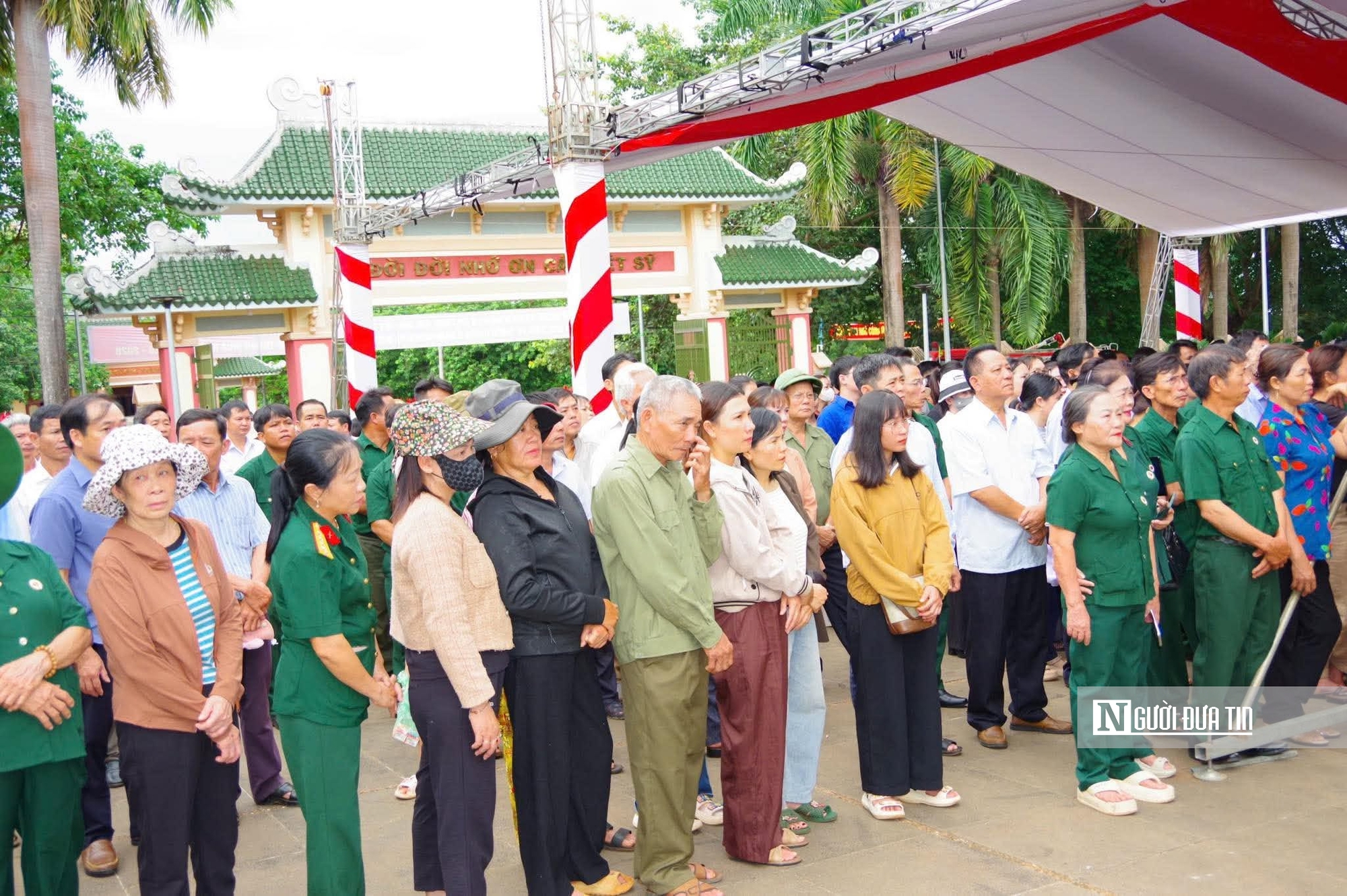 Gia Lai: Xúc động lễ truy điệu, an táng 18 hài cốt liệt sĩ hi sinh tại Campuchia- Ảnh 11. Gia Lai: Xúc động lễ truy điệu, an táng 18 hài cốt liệt sĩ hi sinh tại Campuchia- Ảnh 11.