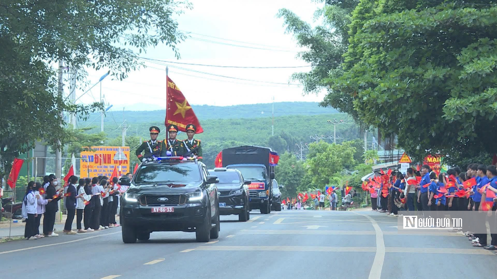 Gia Lai: Xúc động lễ truy điệu, an táng 18 hài cốt liệt sĩ hi sinh tại Campuchia- Ảnh 12. Gia Lai: Xúc động lễ truy điệu, an táng 18 hài cốt liệt sĩ hi sinh tại Campuchia- Ảnh 12.
