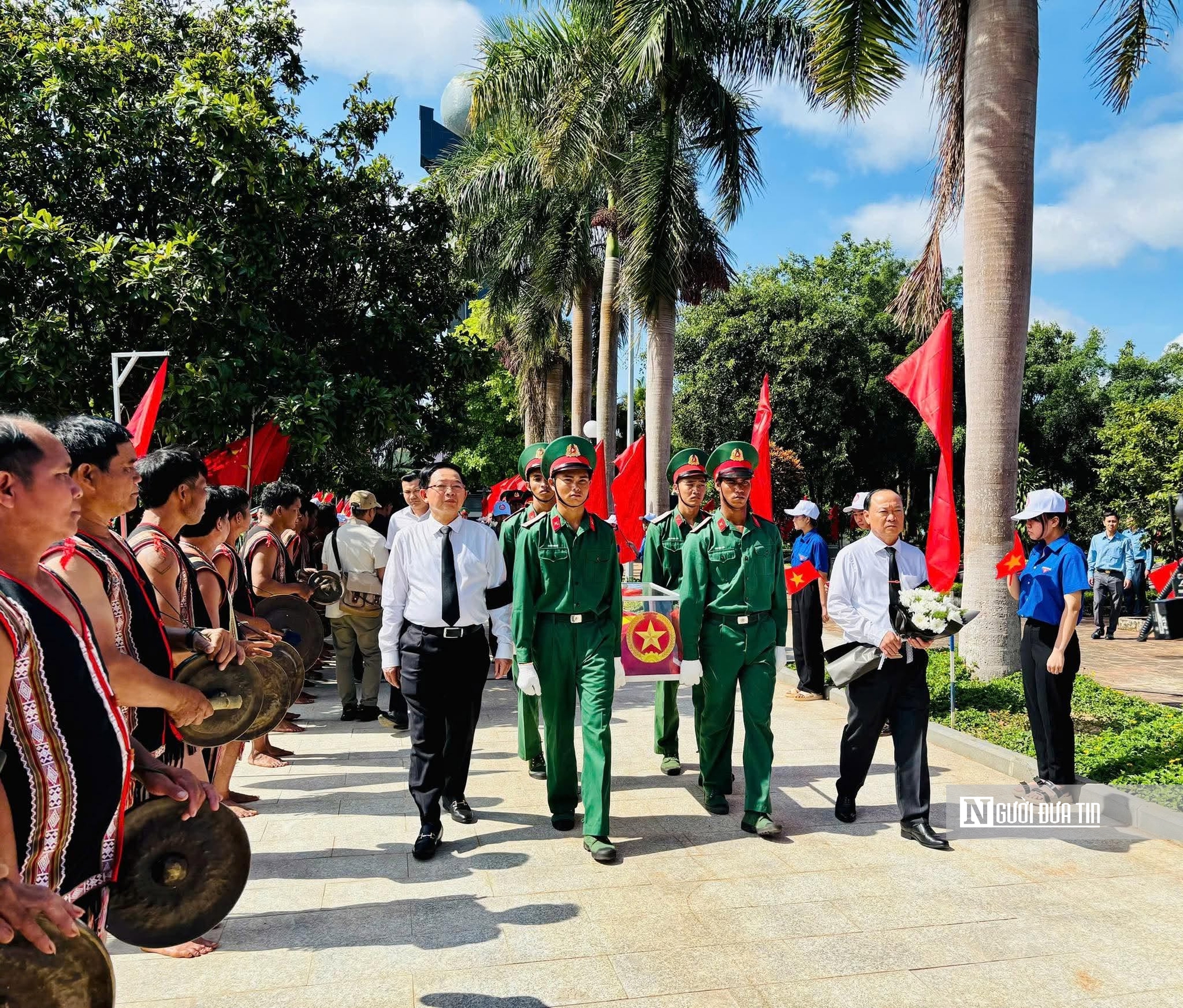 Gia Lai: Xúc động lễ truy điệu, an táng 18 hài cốt liệt sĩ hi sinh tại Campuchia- Ảnh 2. Gia Lai: Xúc động lễ truy điệu, an táng 18 hài cốt liệt sĩ hi sinh tại Campuchia- Ảnh 2.