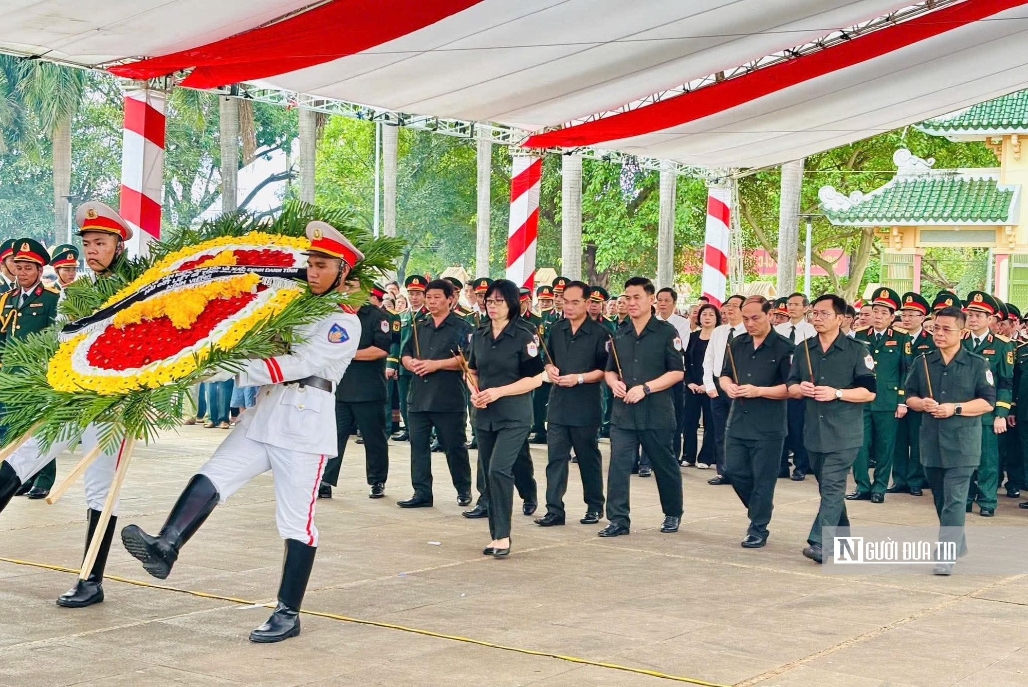Gia Lai: Xúc động lễ truy điệu, an táng 18 hài cốt liệt sĩ hi sinh tại Campuchia- Ảnh 3. Gia Lai: Xúc động lễ truy điệu, an táng 18 hài cốt liệt sĩ hi sinh tại Campuchia- Ảnh 3.