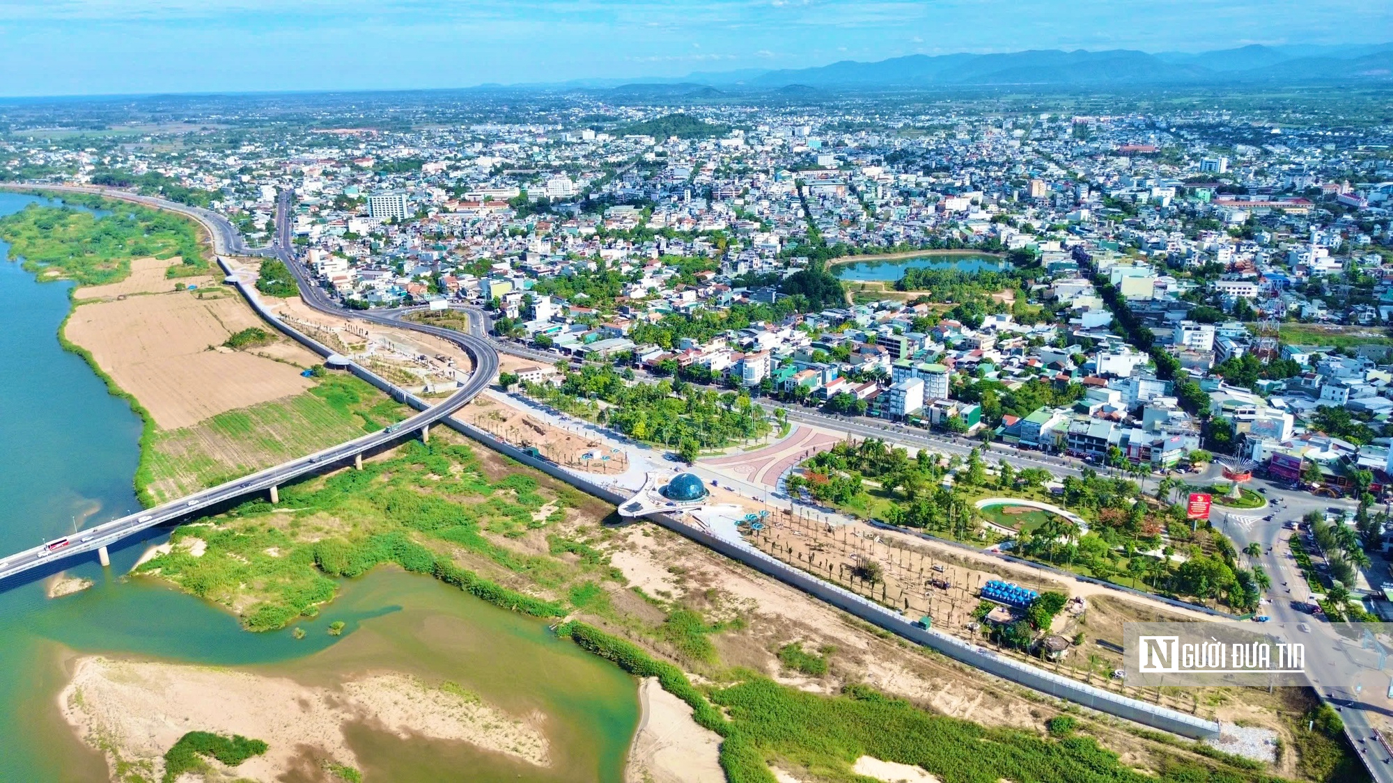 Khu vực Kè Nam sông Trà Khúc "khoắc áo mới", tạo điểm nhấn đô thị ở Quảng Ngãi- Ảnh 1. Khu vực Kè Nam sông Trà Khúc "khoắc áo mới", tạo điểm nhấn đô thị ở Quảng Ngãi- Ảnh 1.