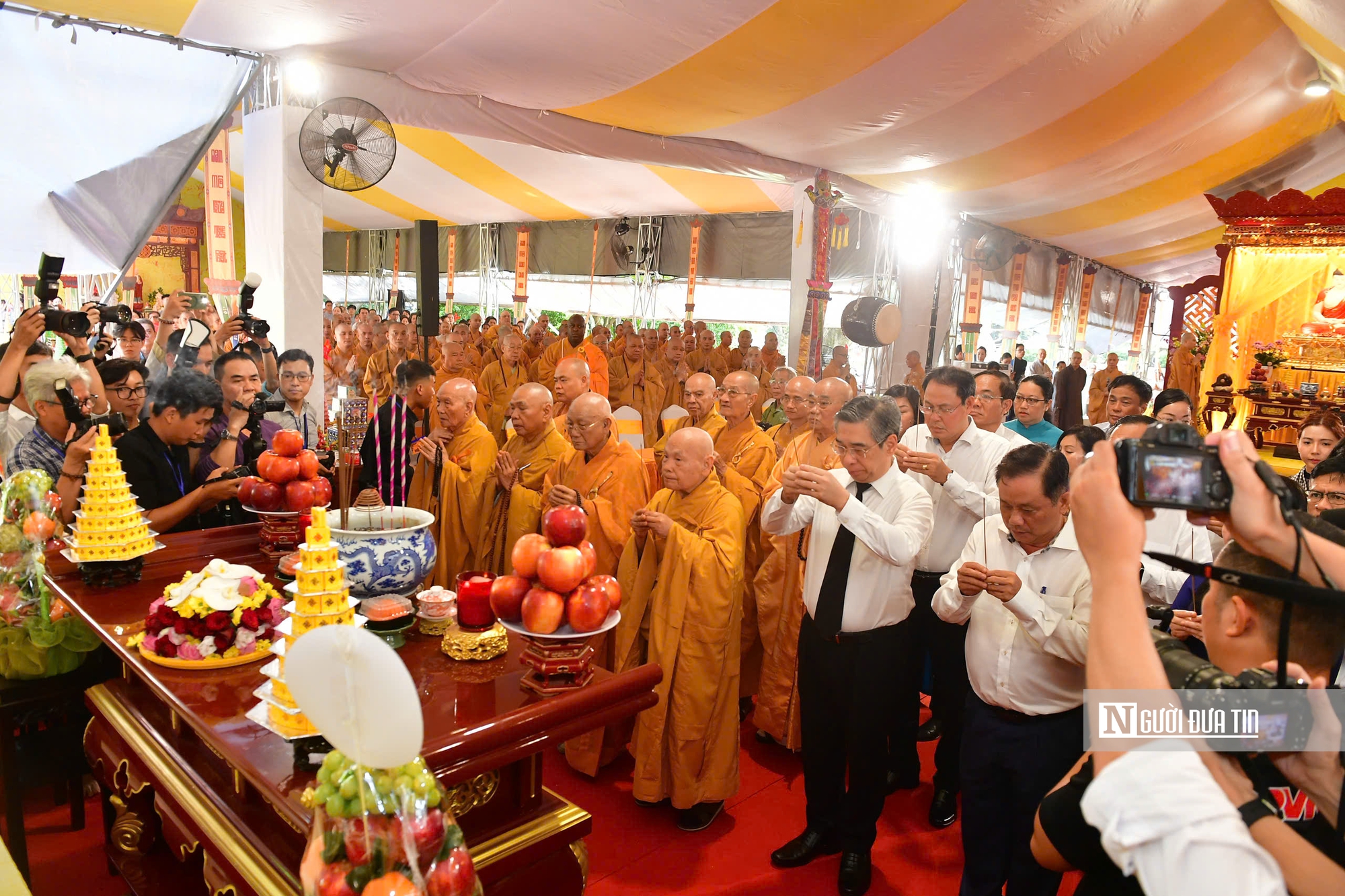 Tp.HCM tưởng niệm anh linh liệt sĩ, đồng bào yêu nước tại Công viên Lê Thị Riêng- Ảnh 2. Tp.HCM tưởng niệm anh linh liệt sĩ, đồng bào yêu nước tại Công viên Lê Thị Riêng- Ảnh 2.