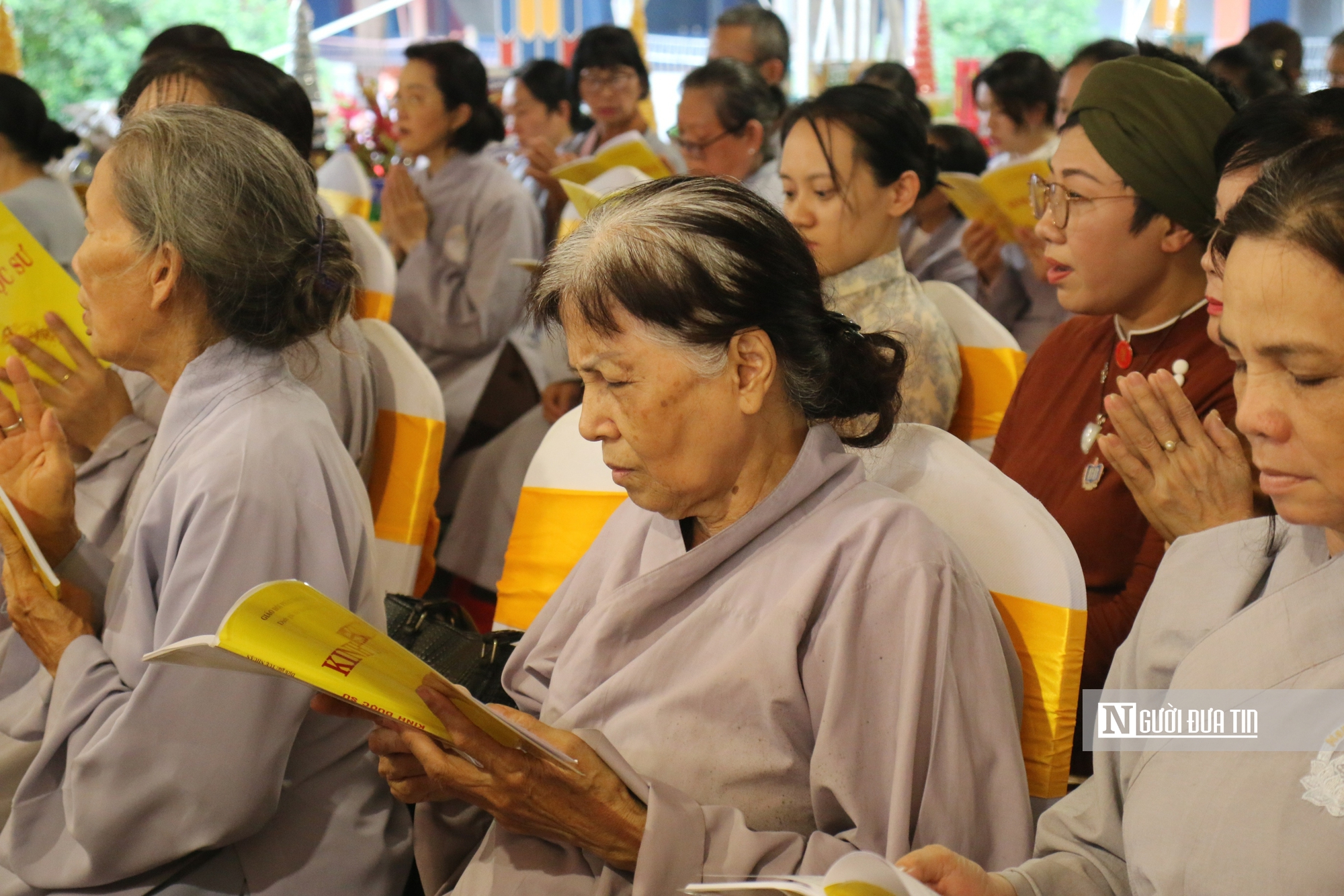 Tp.HCM tưởng niệm anh linh liệt sĩ, đồng bào yêu nước tại Công viên Lê Thị Riêng- Ảnh 6. Tp.HCM tưởng niệm anh linh liệt sĩ, đồng bào yêu nước tại Công viên Lê Thị Riêng- Ảnh 6.