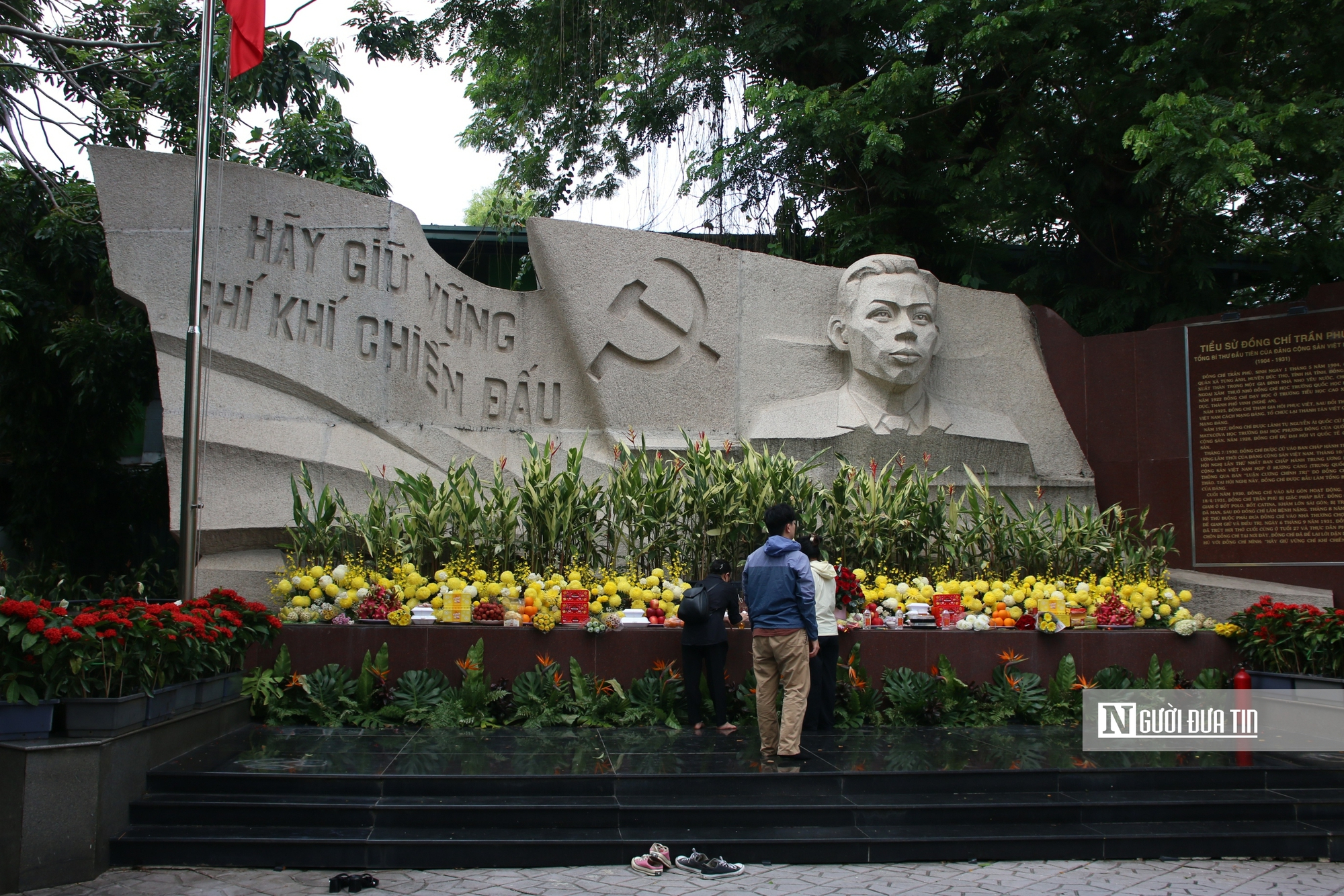Tp.HCM tưởng niệm anh linh liệt sĩ, đồng bào yêu nước tại Công viên Lê Thị Riêng- Ảnh 9. Tp.HCM tưởng niệm anh linh liệt sĩ, đồng bào yêu nước tại Công viên Lê Thị Riêng- Ảnh 9.