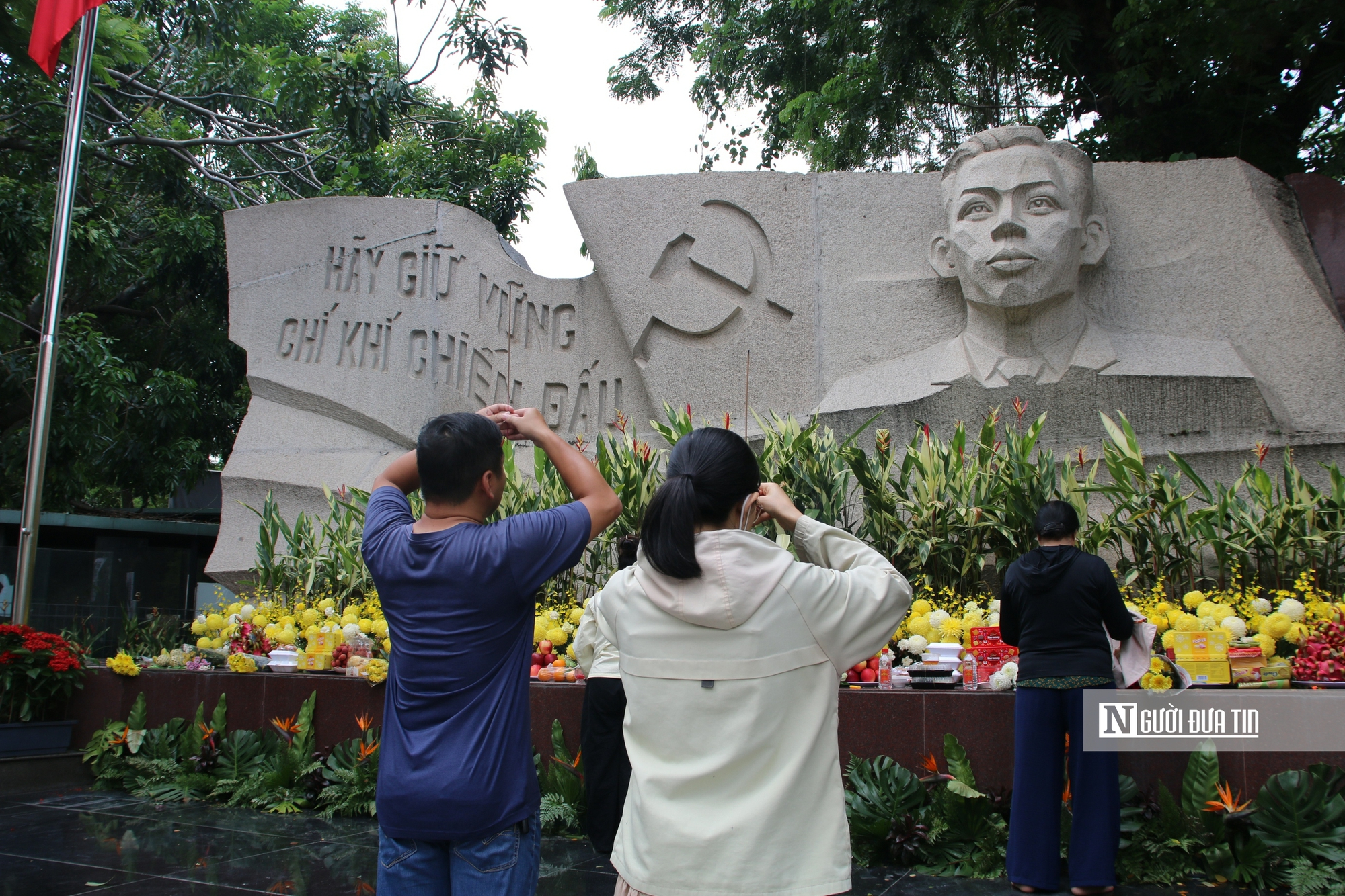 Tp.HCM tưởng niệm anh linh liệt sĩ, đồng bào yêu nước tại Công viên Lê Thị Riêng- Ảnh 10. Tp.HCM tưởng niệm anh linh liệt sĩ, đồng bào yêu nước tại Công viên Lê Thị Riêng- Ảnh 10.