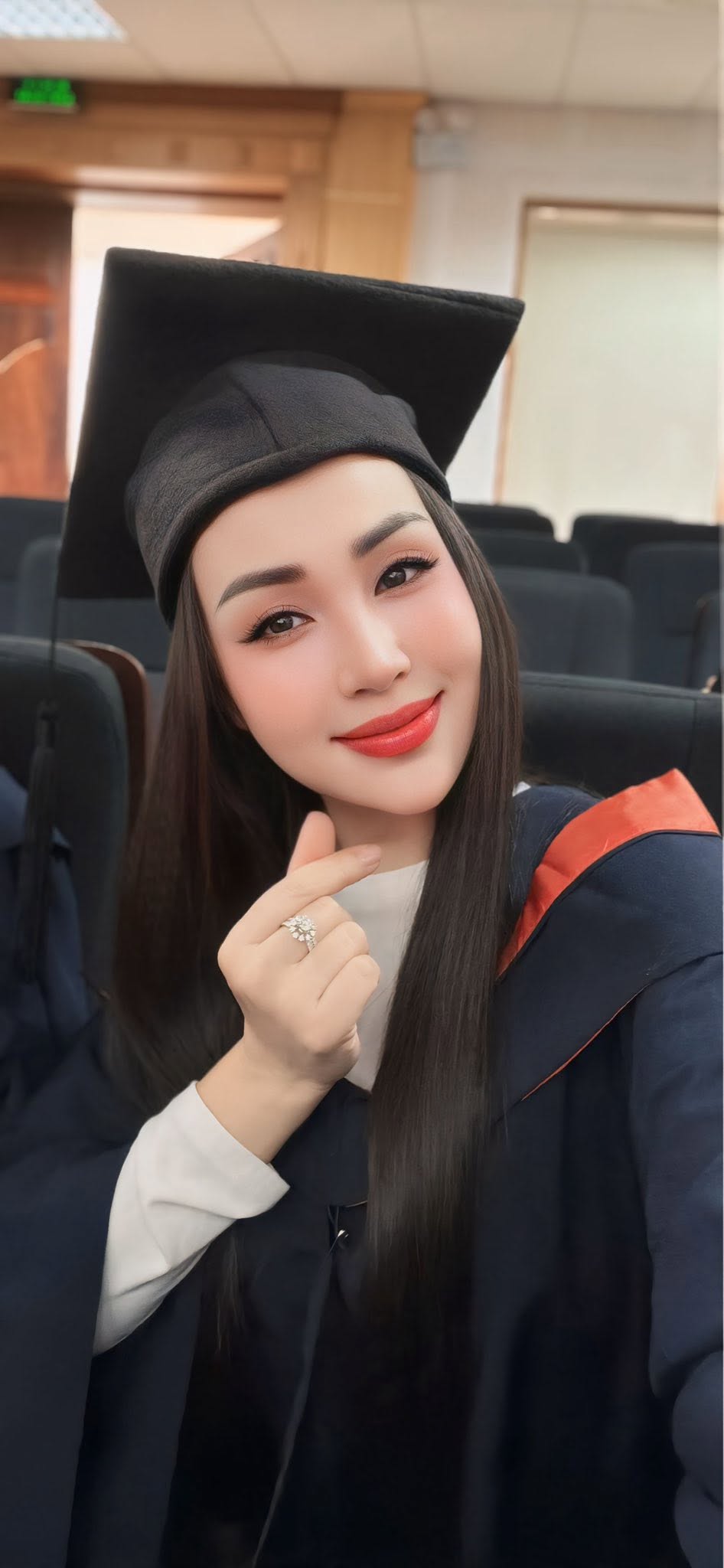 Ca sĩ Khánh Ly là giảng viên Đại học, cuộc sống như bà hoàng trong phủ 25.000m2 - Ảnh 1.