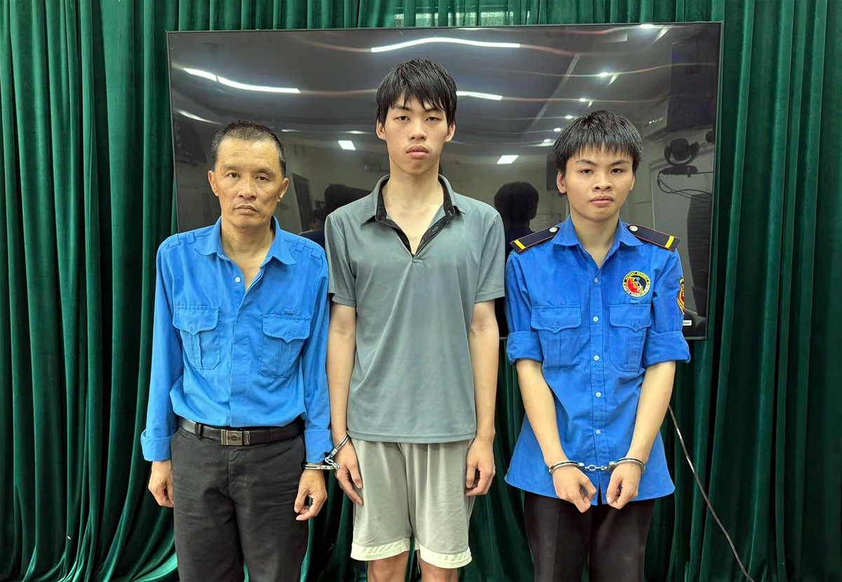 Vụ chém người vì thắc mắc tiền gửi xe: Bắt khẩn cấp 3 bảo vệ- Ảnh 1. Vụ chém người vì thắc mắc tiền gửi xe: Bắt khẩn cấp 3 bảo vệ- Ảnh 1.