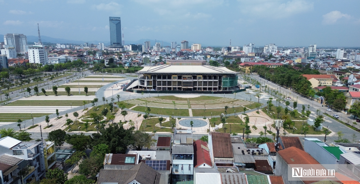 Huế ra “tối hậu thư” cho gói thầu chậm tiến độ tại dự án quảng trường gần 200 tỷ đồng- Ảnh 1. Huế ra “tối hậu thư” cho gói thầu chậm tiến độ tại dự án quảng trường gần 200 tỷ đồng- Ảnh 1.