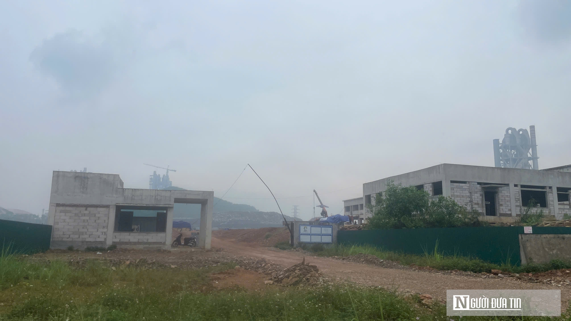 Nhà máy điện rác 90 triệu USD tiến độ rùa bò bên cạnh bãi rác quá tải 2 triệu tấn- Ảnh 5. Nhà máy điện rác 90 triệu USD tiến độ rùa bò bên cạnh bãi rác quá tải 2 triệu tấn - Ảnh 6.