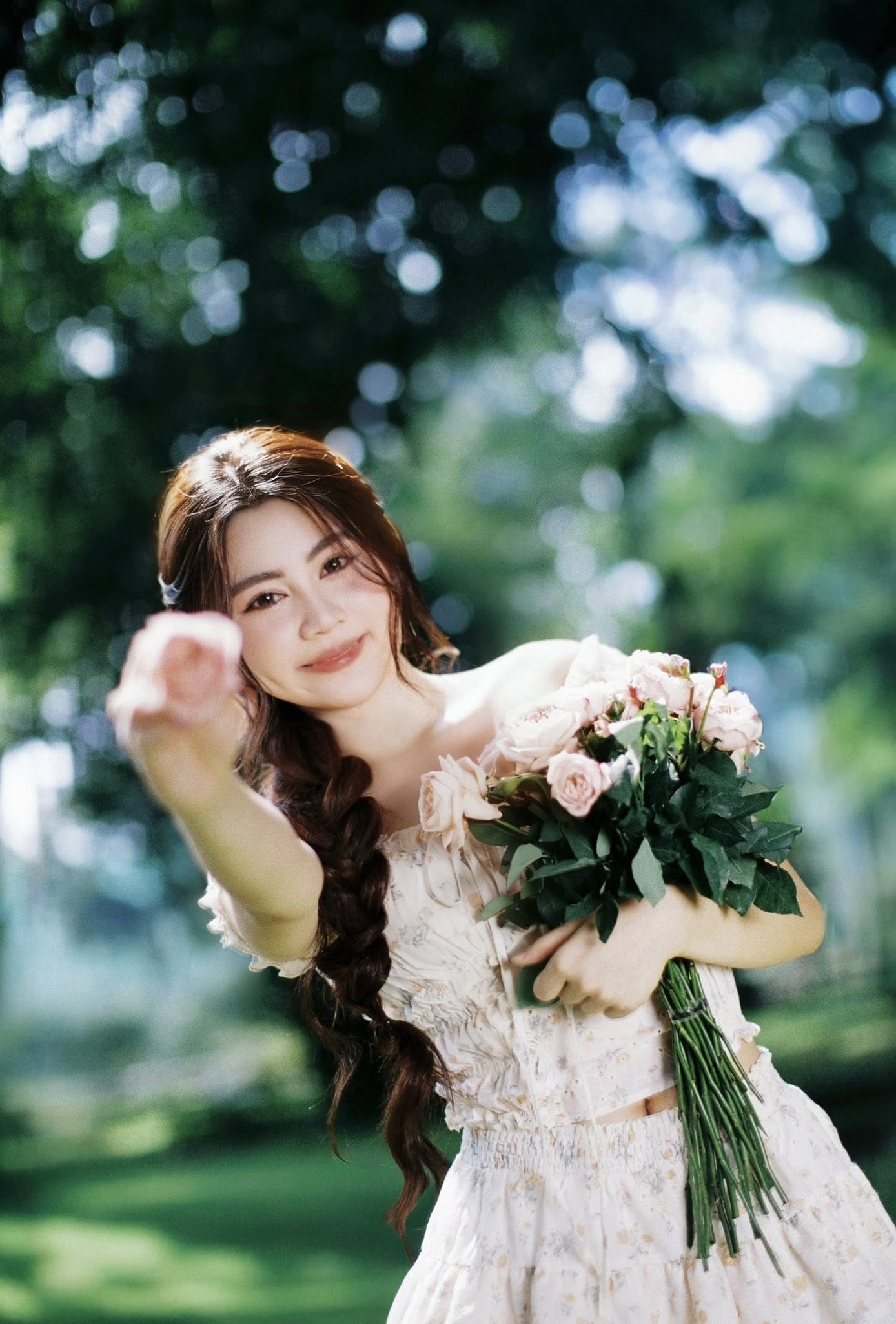 Vẻ đẹp ngọt ngào tuổi 18 ngọt ngào của con gái út nhà MC Quyền Linh - Ảnh 3.