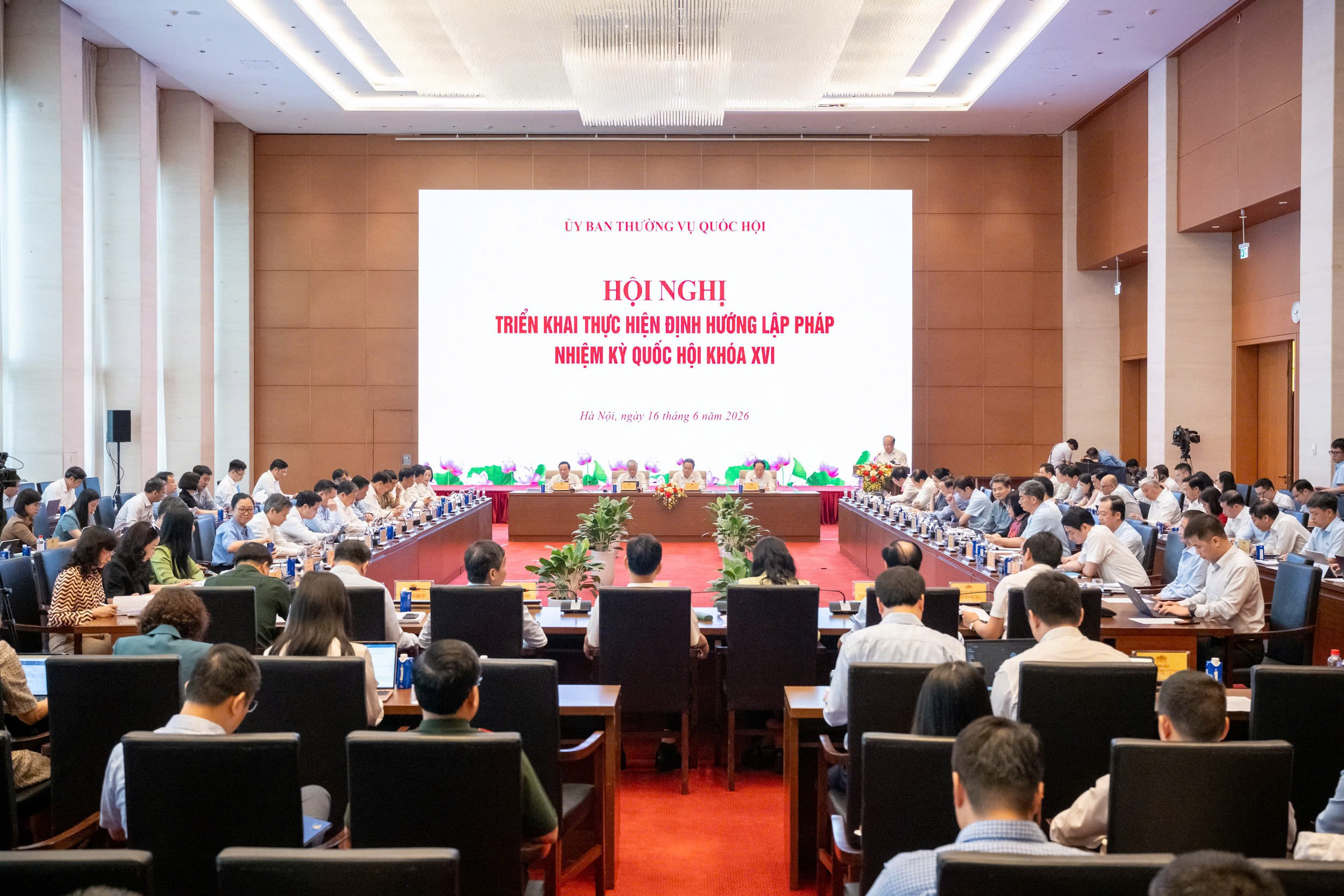 Tạo chuyển biến thực chất, mạnh mẽ trong công tác lập pháp nhiệm kỳ Quốc hội khóa XVI - Ảnh 3.