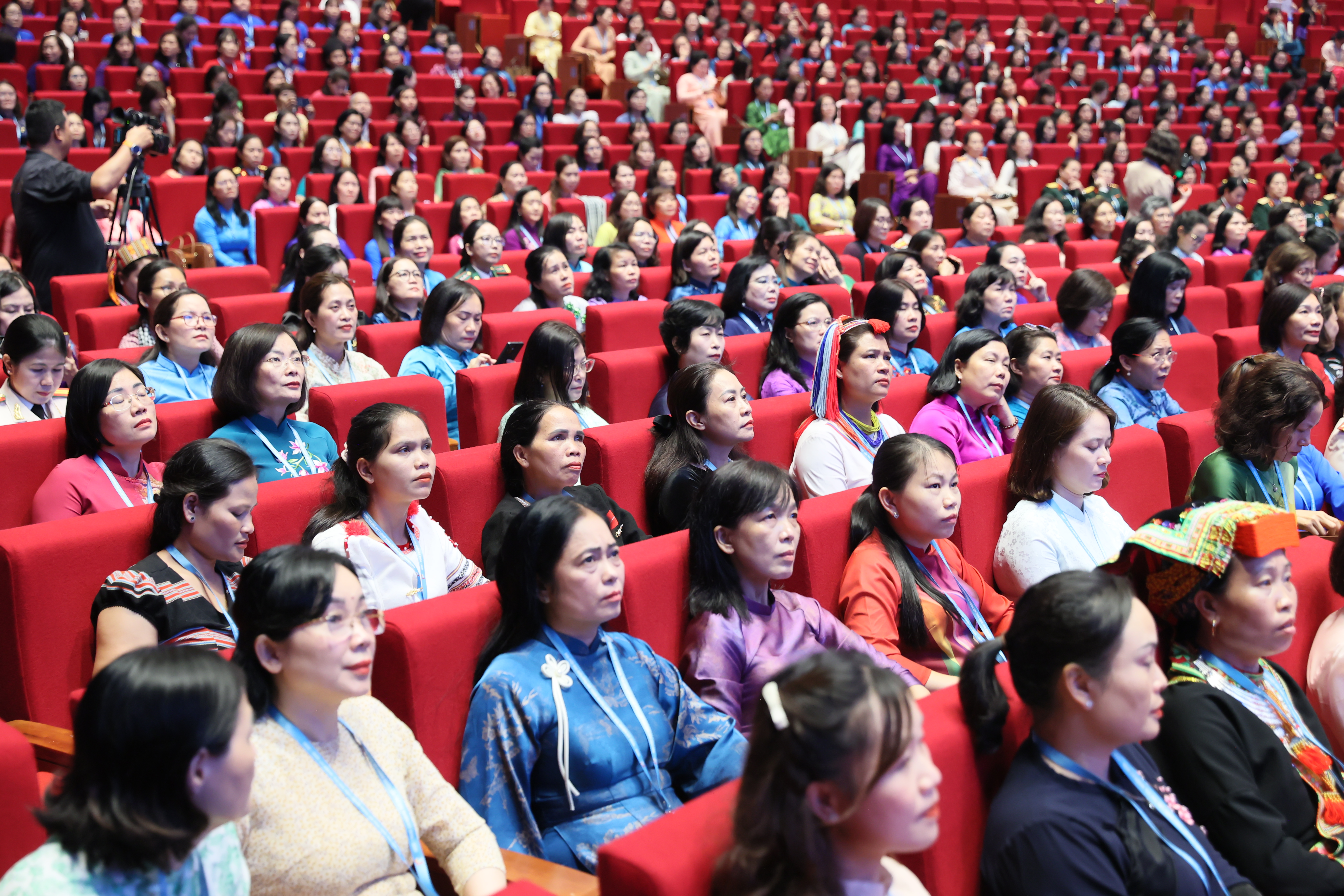 789 đại biểu dự phiên làm việc thứ nhất Đại hội Phụ nữ toàn quốc lần thứ XIV - Ảnh 2.