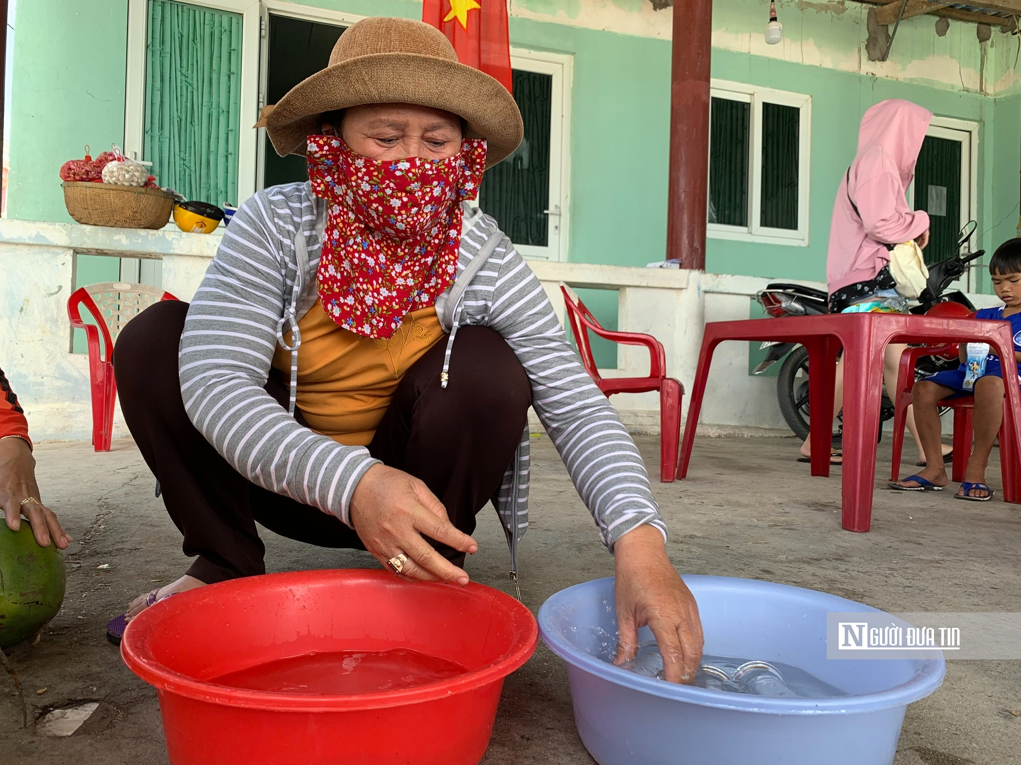 Chắt chiu nước ngọt trên đảo Bé ở Quảng Ngãi- Ảnh 2. Chắt chiu nước ngọt trên đảo Bé ở Quảng Ngãi- Ảnh 2.