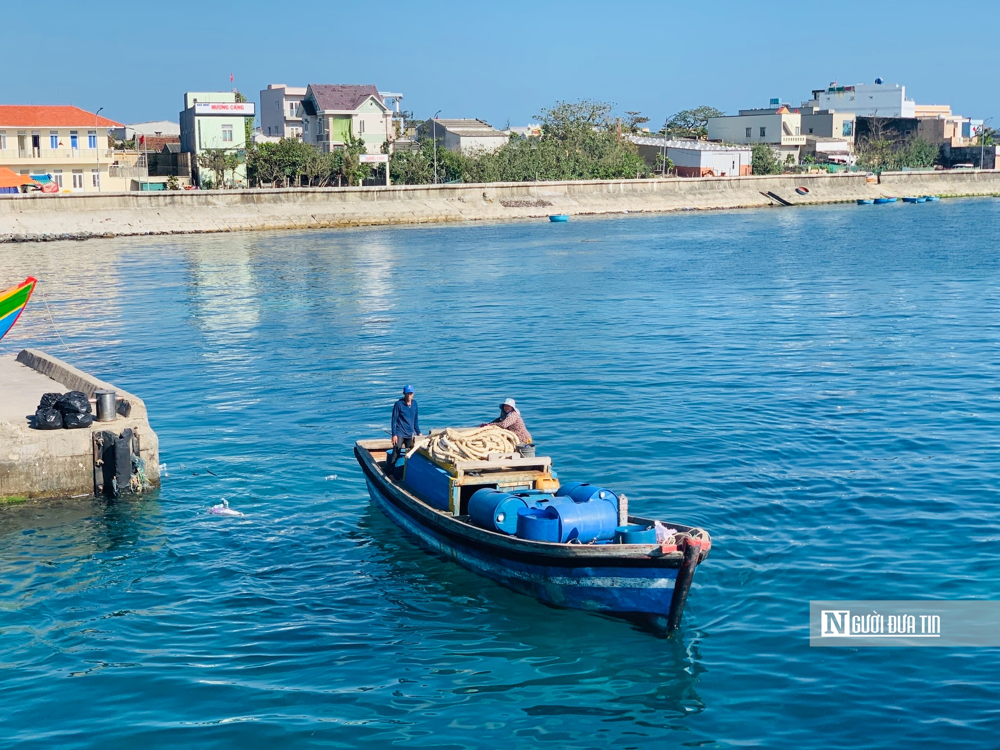 Chắt chiu nước ngọt trên đảo Bé ở Quảng Ngãi- Ảnh 3. Chắt chiu nước ngọt trên đảo Bé ở Quảng Ngãi- Ảnh 3.