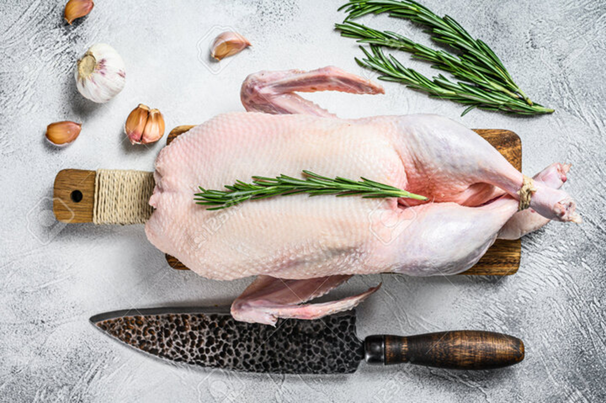 Mẹo nhổ lông vịt sạch bong không còn lông măng, biết sớm đỡ mất cả giờ đồng hồ - Ảnh 2.