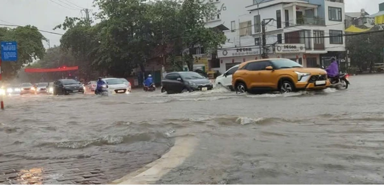 Dự báo thời tiết 18/6: Miền Bắc mưa dông dồn dập trước khi đón đợt nắng nóng mới - Ảnh 1.
