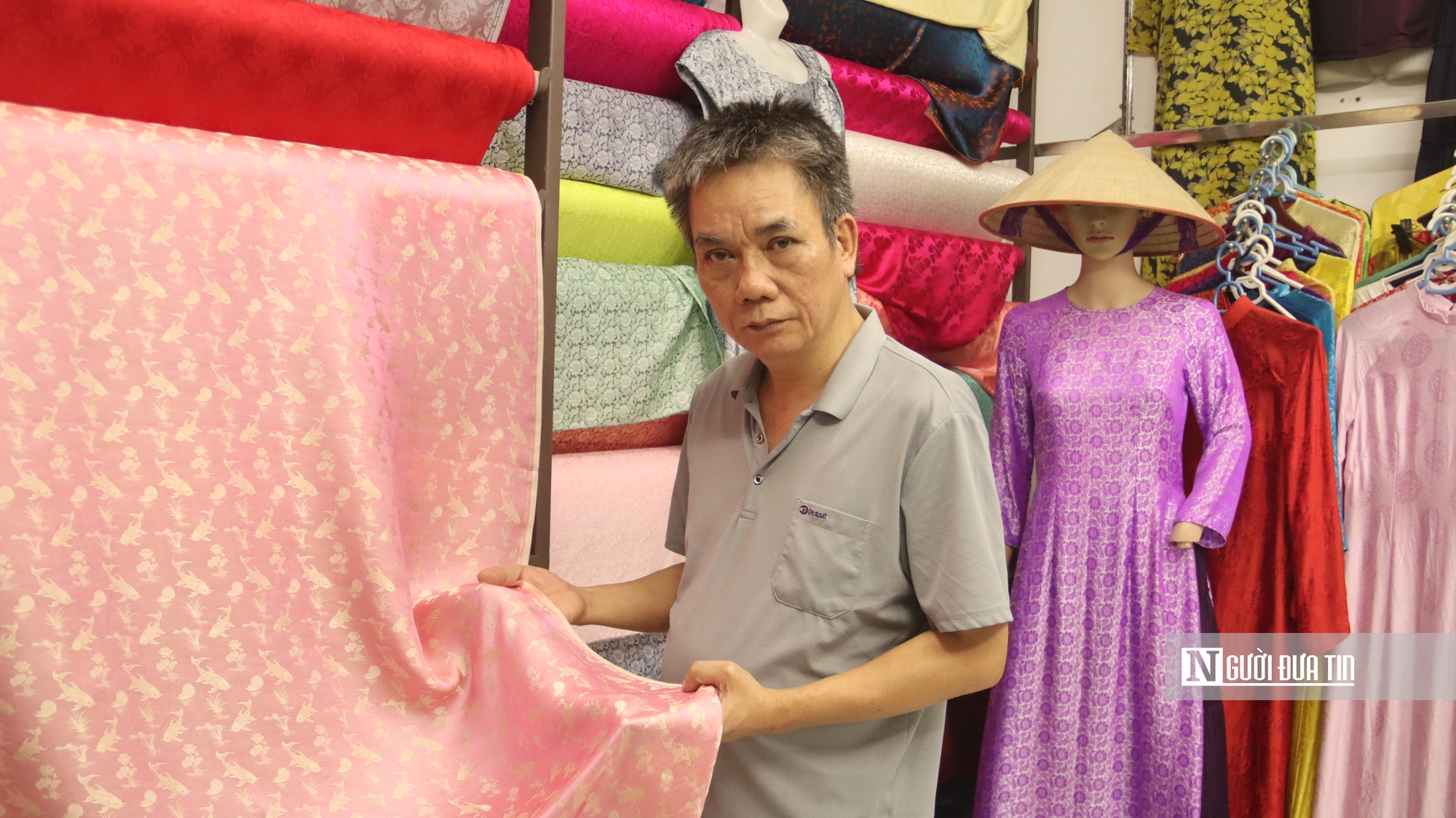 Người đứng sau những hoa văn tinh xảo của lụa Vạn Phúc- Ảnh 1.