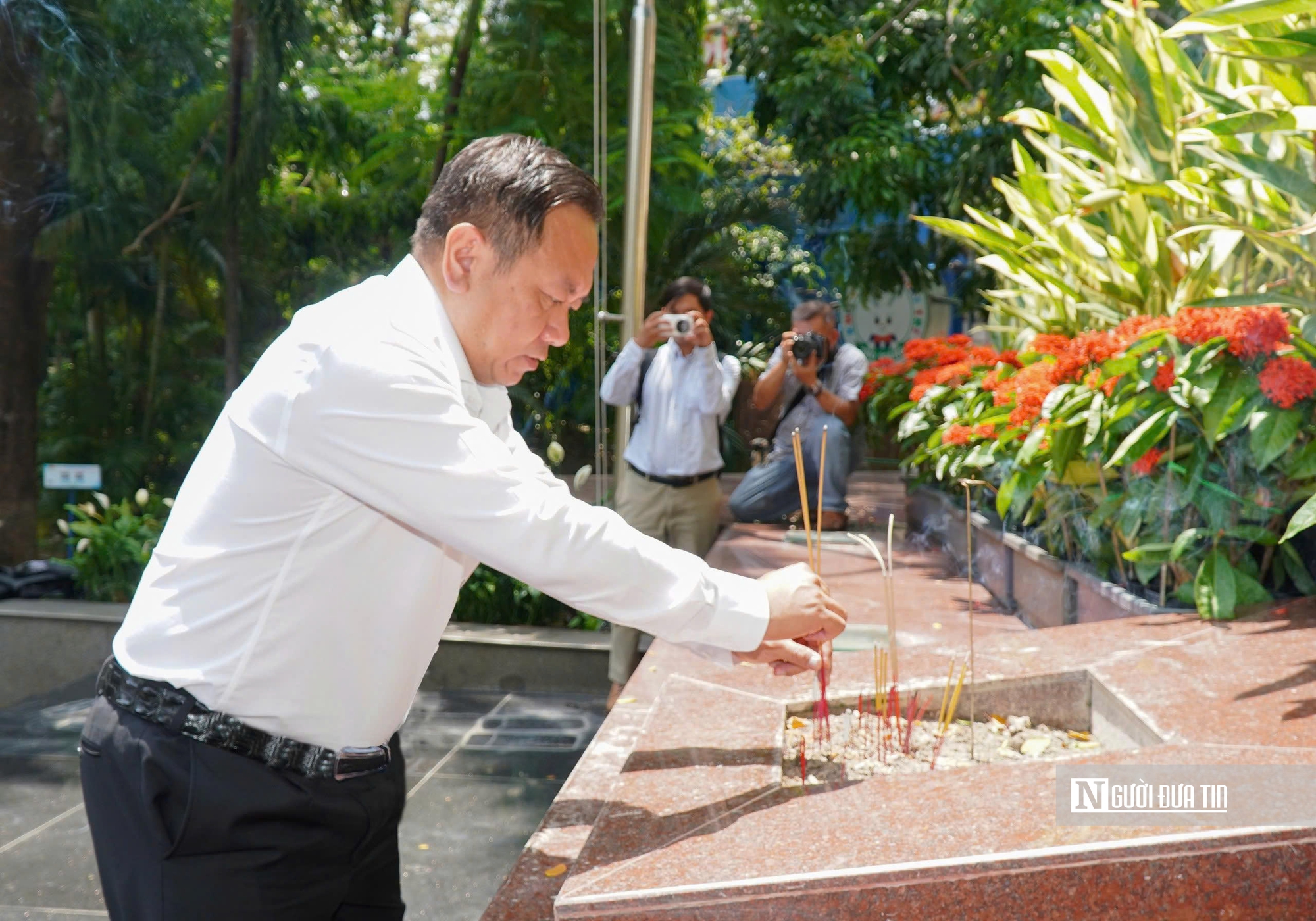 Hoa Kỳ hỗ trợ tư liệu tìm kiếm hố chôn liệt sĩ tại Công viên Lê Thị Riêng - Ảnh 1.