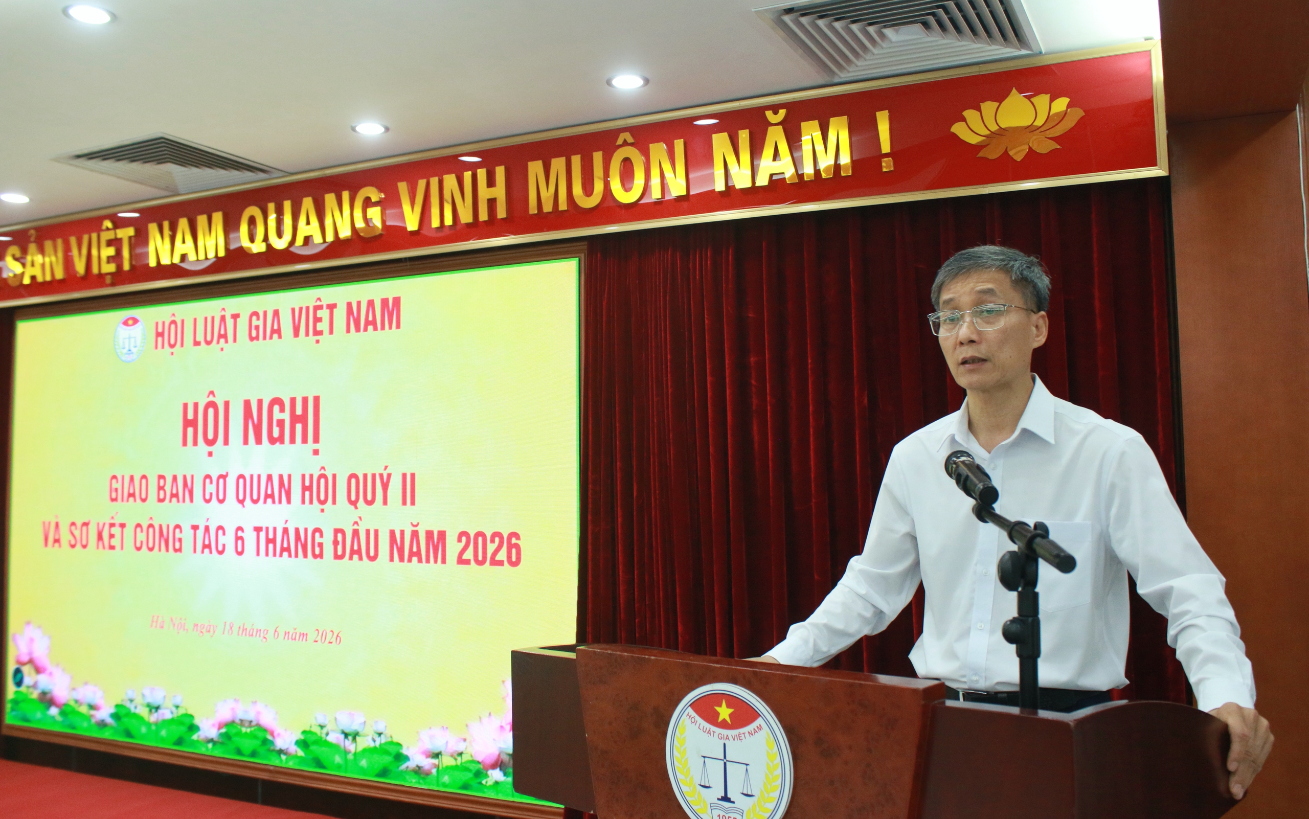 Thường trực Hội Luật gia Việt Nam họp sơ kết công tác 6 tháng đầu năm 2026 - Ảnh 6.