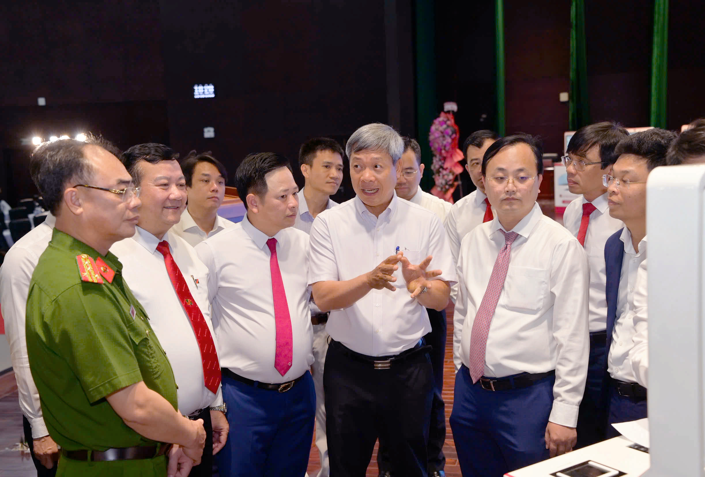 Ra mắt Trạm dịch vụ công số do Agribank tài trợ tại Đà Nẵng - Ảnh 2.