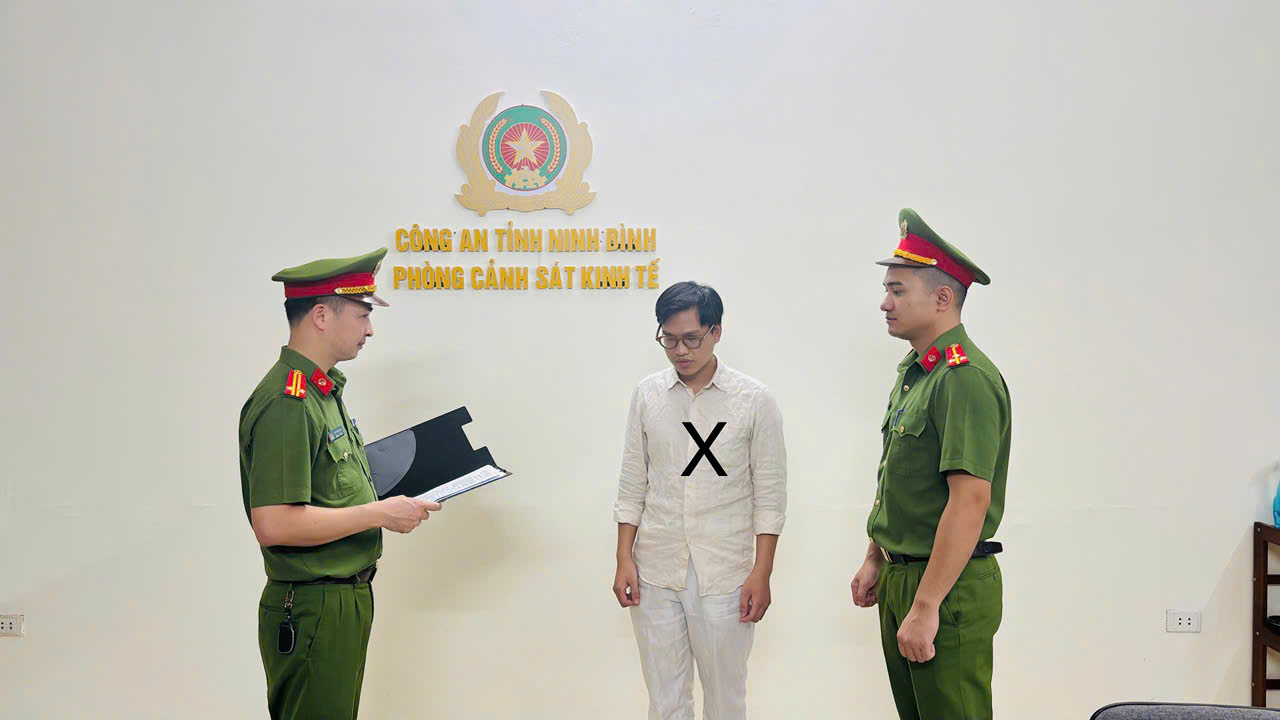 Ninh Bình: Khởi tố đối tượng buôn bán giày dép giả mạo nhãn hiệu trị giá hơn 3,1 tỷ đồng- Ảnh 1. Ninh Bình: Khởi tố đối tượng buôn bán giày dép giả mạo nhãn hiệu trị giá hơn 3,1 tỷ đồng- Ảnh 1.