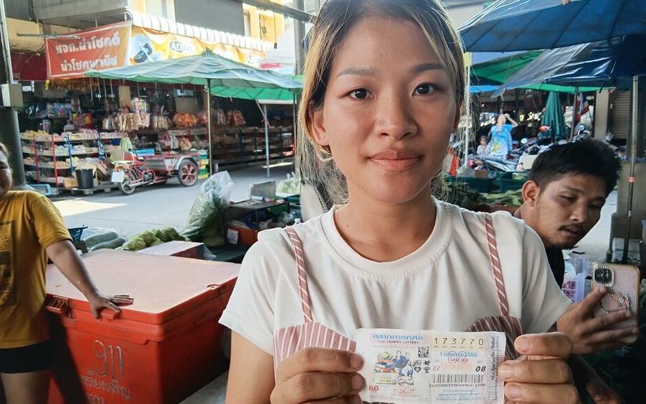 Đang đứng tr&ecirc;n thang, nam thanh ni&ecirc;n sốc khi biết tr&uacute;ng số độc đắc hơn 46 tỷ đồng - Ảnh 2.
