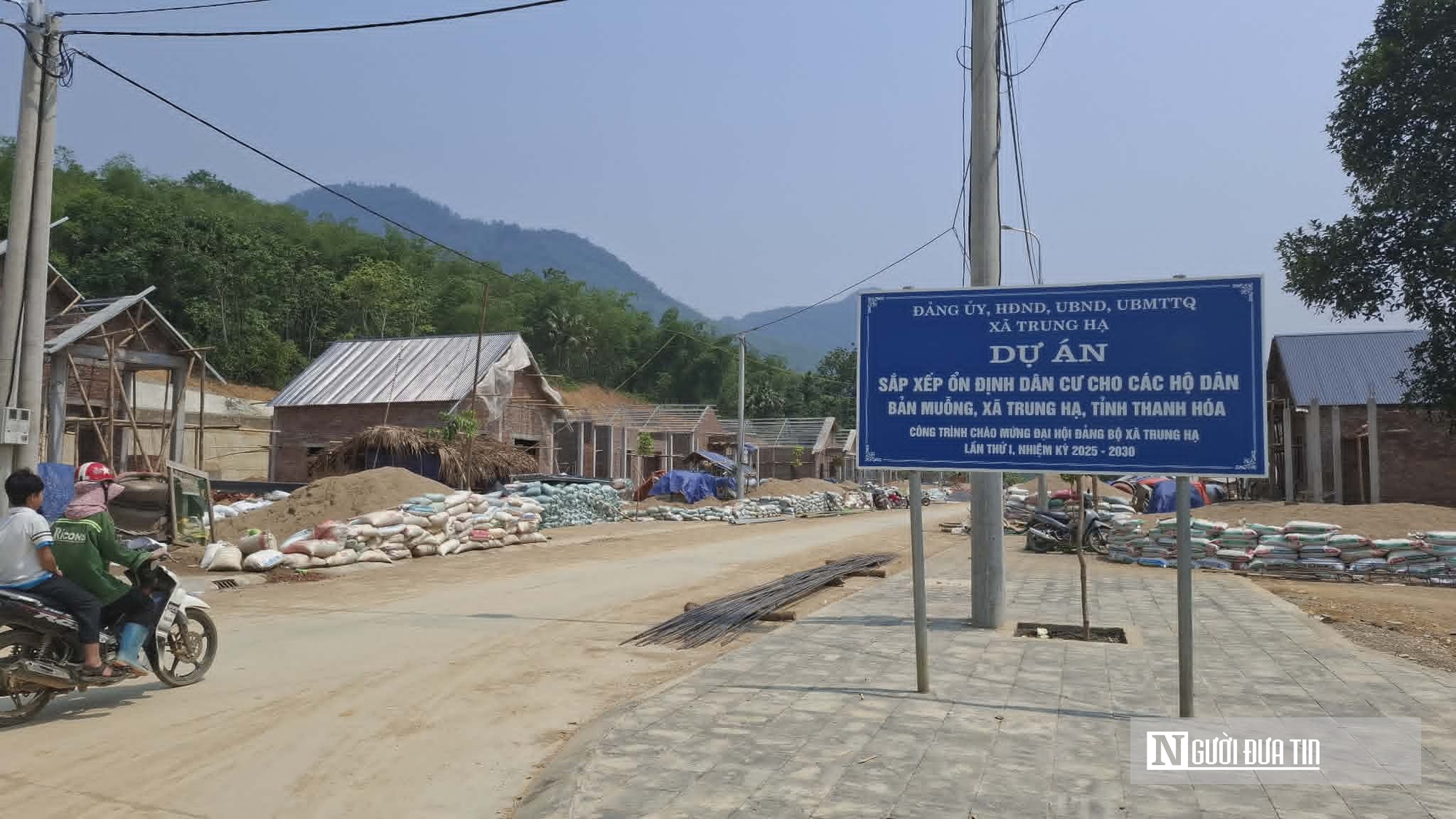 Nhiều khu tái định cư chậm tiến độ, các hộ dân vùng sạt lở mong mỏi an cư trước mùa mưa bão- Ảnh 1. Nhiều khu tái định cư chậm tiến độ, các hộ dân vùng sạt lở mong mỏi an cư trước mùa mưa bão- Ảnh 1.