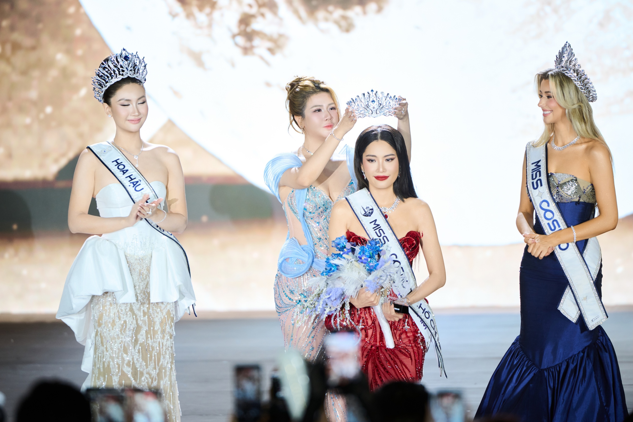 Nguyễn Thị Lệ Nam đăng quang Miss Cosmo TP.HCM 2026 - Ảnh 1.