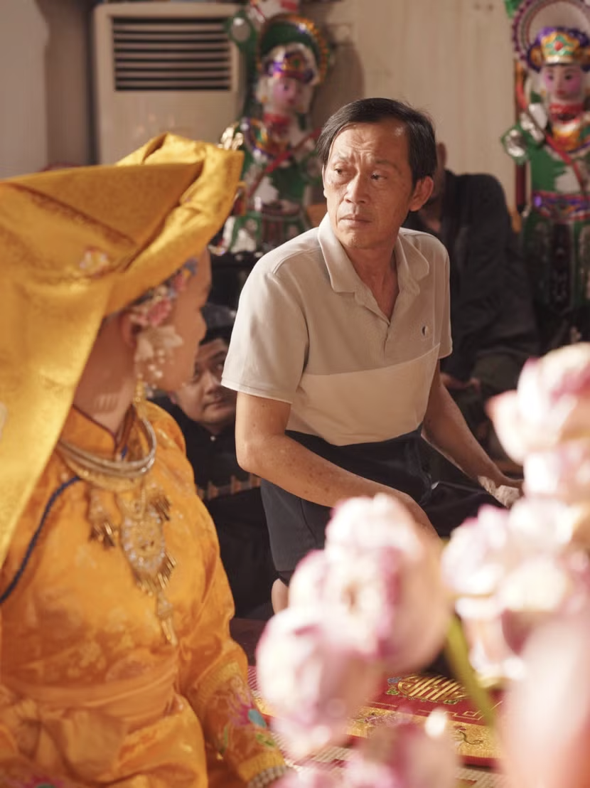 Hạnh phúc đến muộn của NSƯT Hoài Linh và NSƯT Hạnh Thúy- Ảnh 3. Hạnh phúc đến muộn của NSƯT Hoài Linh và NSƯT Hạnh Thúy- Ảnh 3.