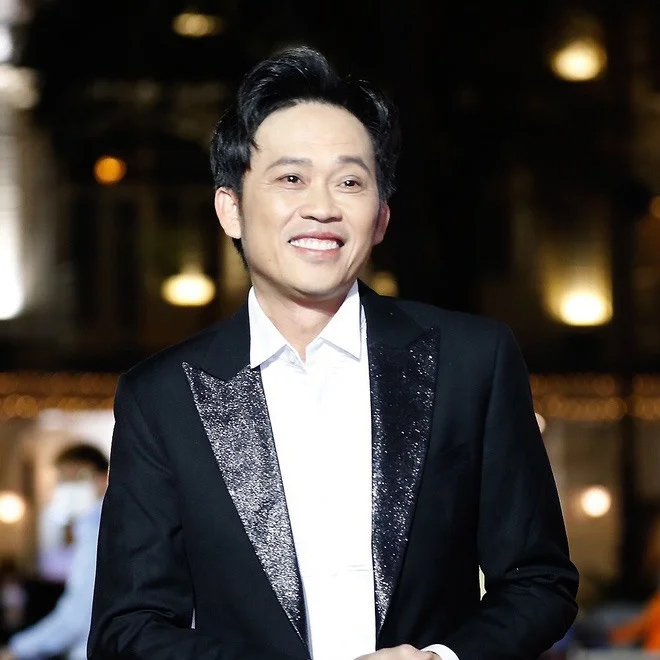 Hạnh phúc đến muộn của NSƯT Hoài Linh và NSƯT Hạnh Thúy- Ảnh 1. Hạnh phúc đến muộn của NSƯT Hoài Linh và NSƯT Hạnh Thúy- Ảnh 1.