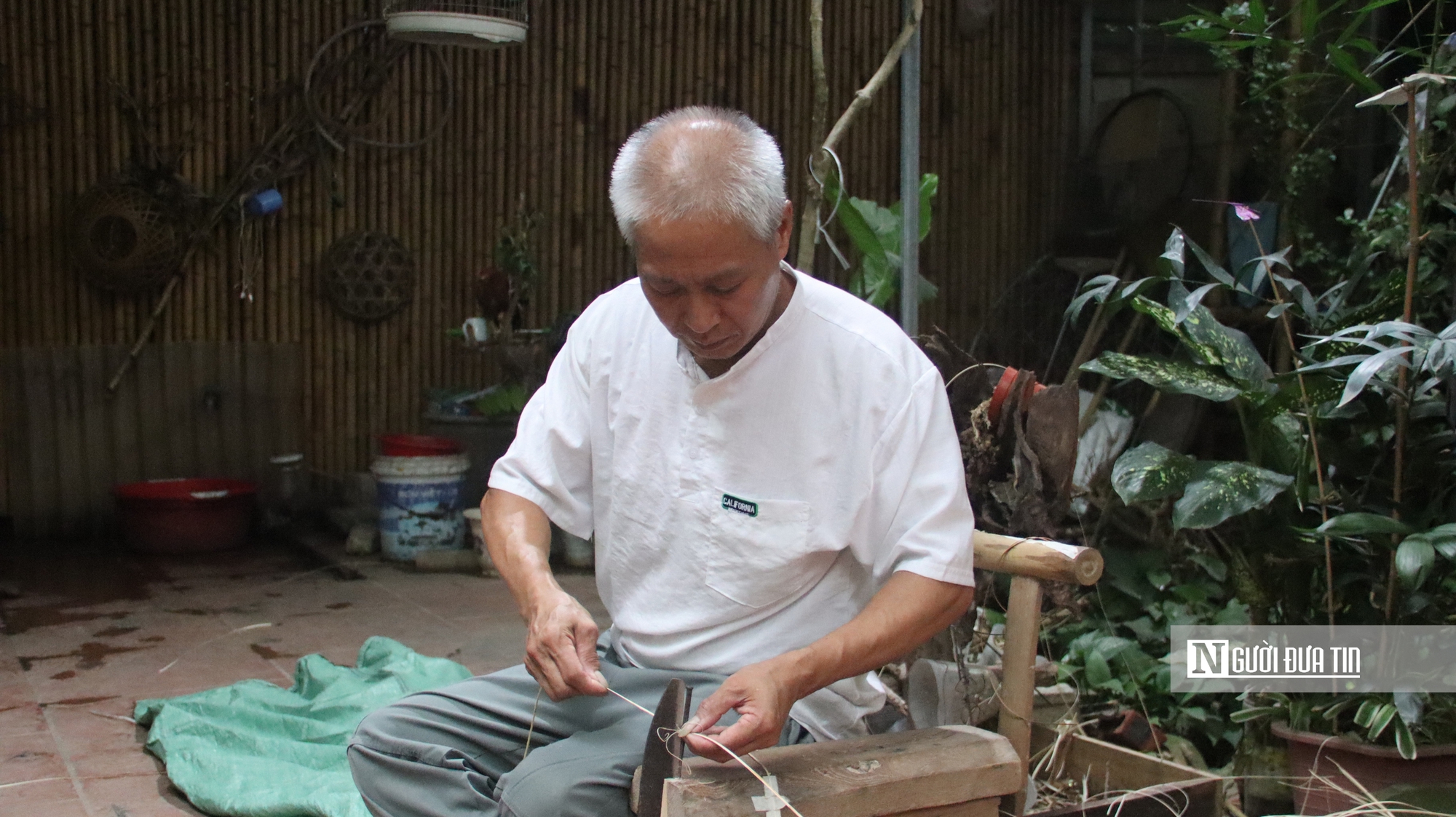 Từ tiếng chẻ tre tuổi thơ đến kh&aacute;t vọng đưa l&agrave;ng nghề Việt đi khắp thế giới - Ảnh 2.