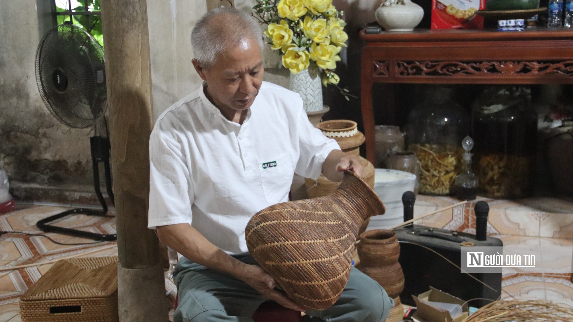 Từ tiếng chẻ tre tuổi thơ đến kh&aacute;t vọng đưa l&agrave;ng nghề Việt đi khắp thế giới - Ảnh 4.