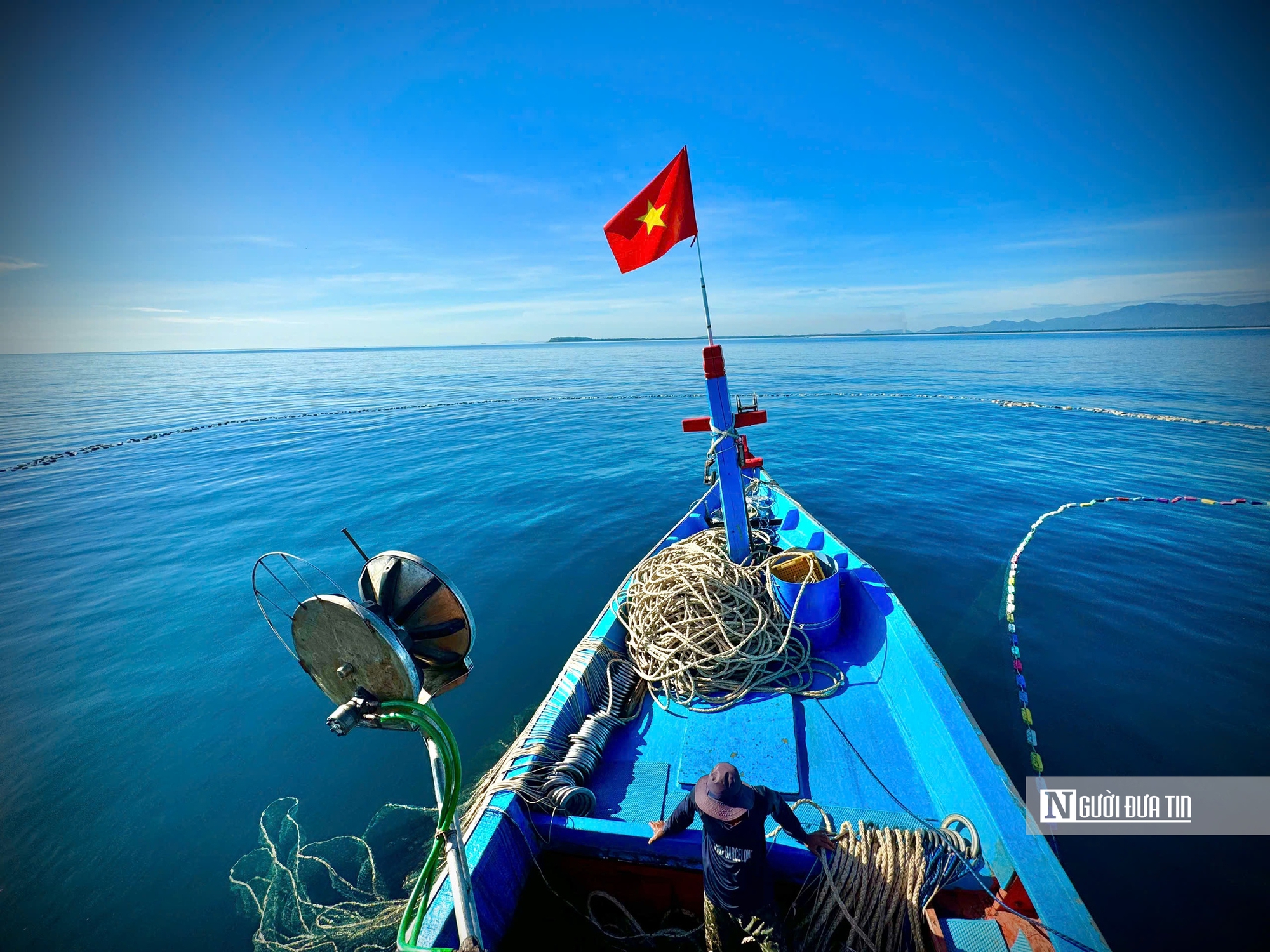 Một ng&agrave;y theo t&agrave;u lưới v&acirc;y săn luồng c&aacute; tr&ecirc;n ngư trường gần bờ biển Quảng Ng&atilde;i- Ảnh 12.