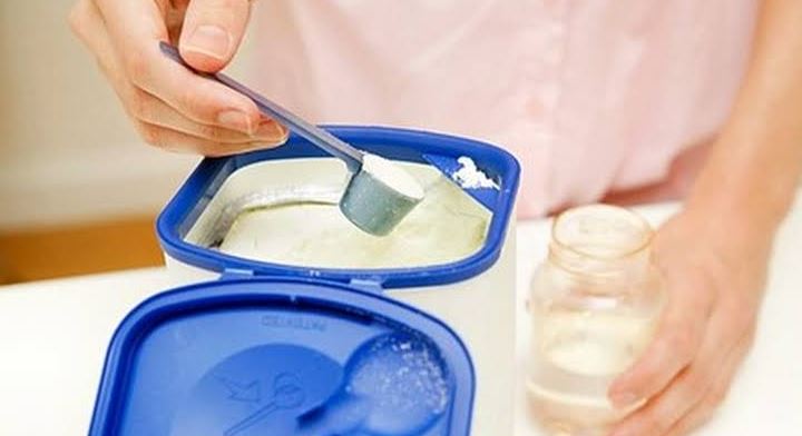 Bé trai 3 tháng tuổi nhập viện cấp cứu vì cha mẹ pha sữa bằng loại nước này - Ảnh 2.