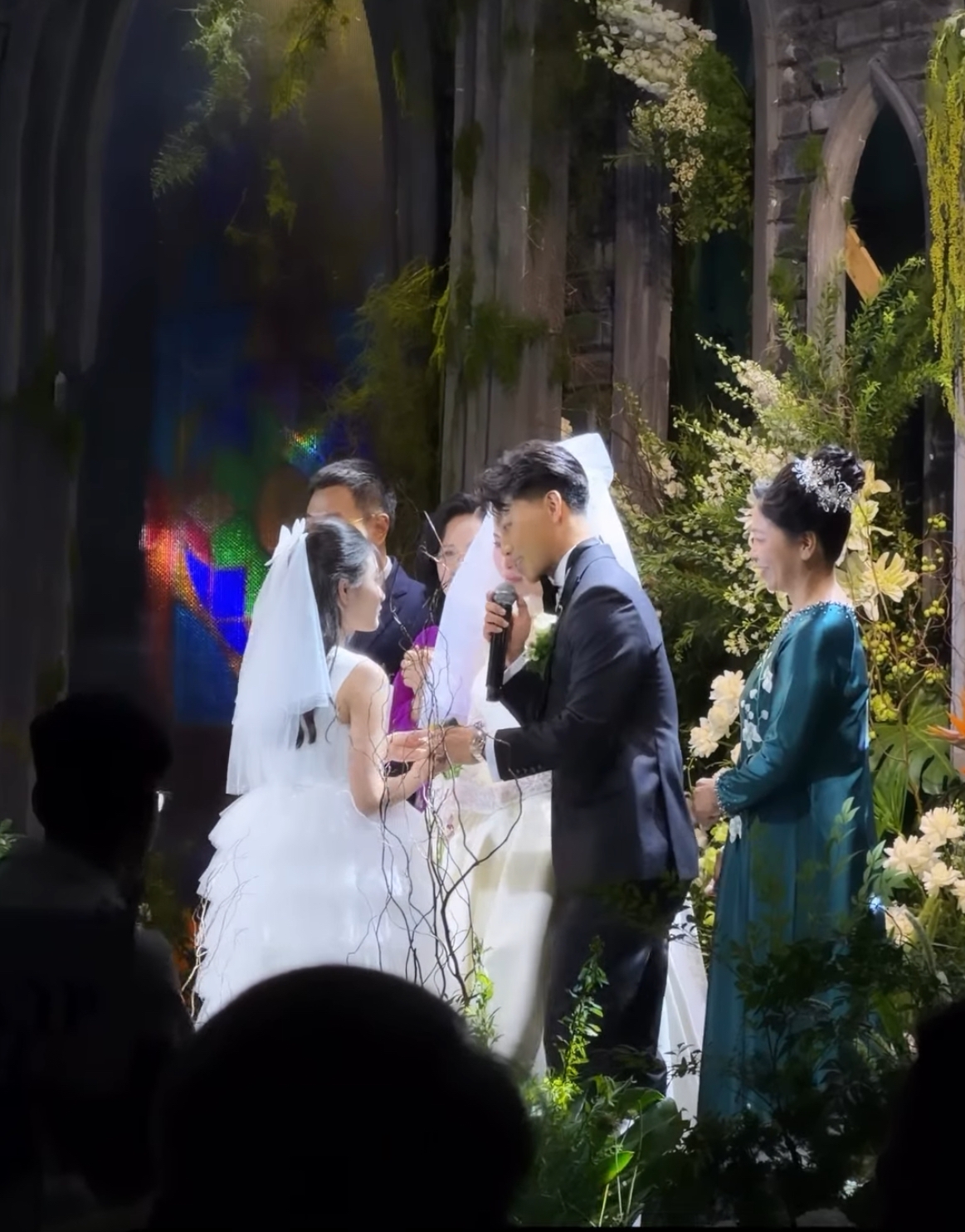 Cô dâu Bích Hạnh của cầu thủ Văn Thanh công khai con riêng tại đám cưới - Ảnh 2.