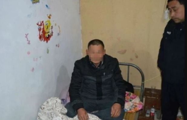 Tên trộm 38 tuổi bị bắt tại trận vì mải mê đọc sách - Ảnh 1.