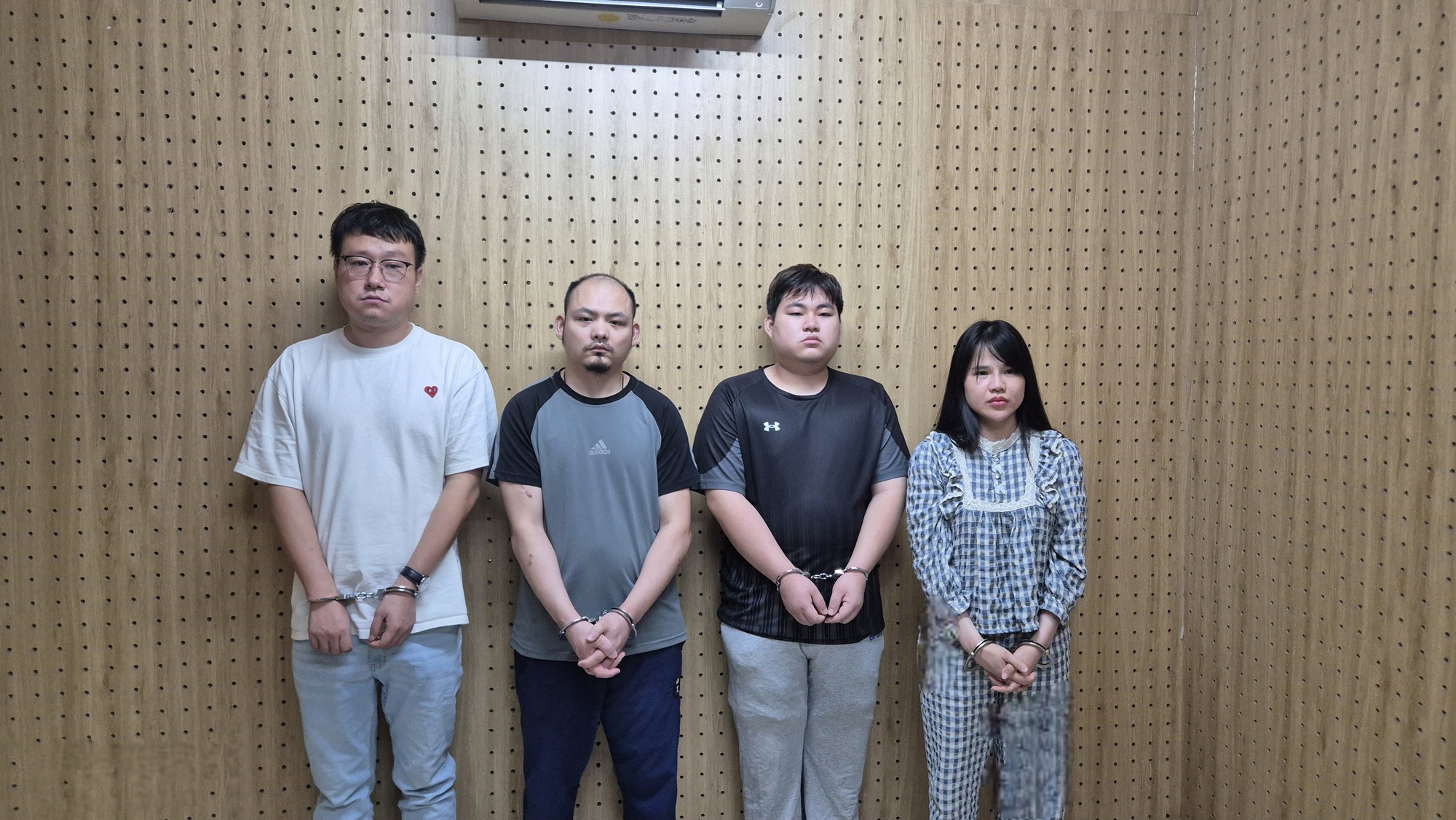 Phá loạt “ tổng hành dinh ” lừa đảo xuyên quốc gia ở TPHCM 2026 - Ảnh 3. Phá loạt “ tổng hành dinh ” lừa đảo xuyên quốc gia ở TPHCM 2026 - Ảnh 3.