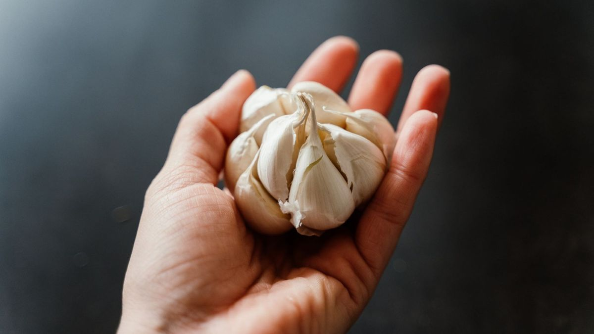 Ăn tỏi sống mỗi ngày để 
