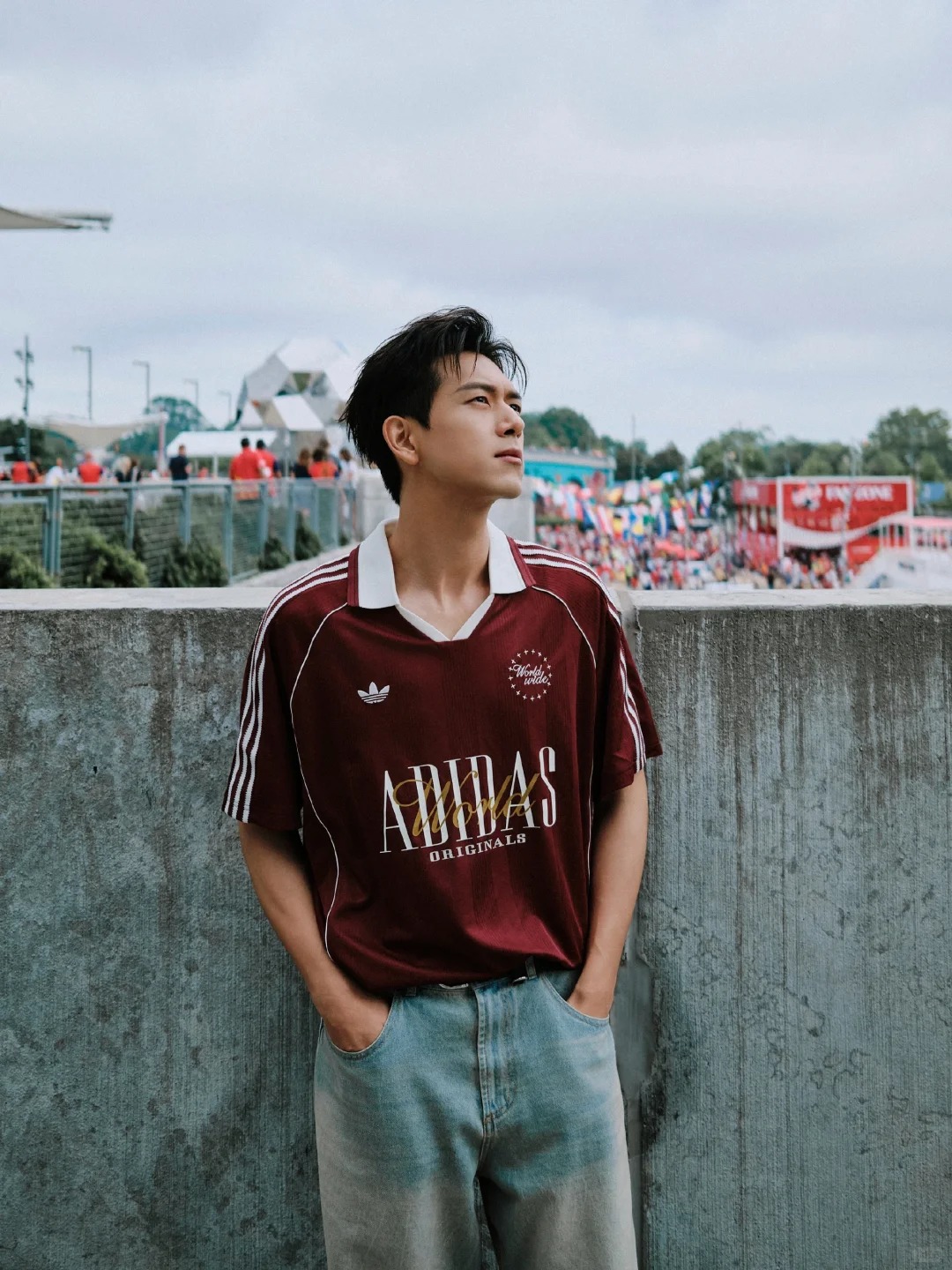 Nam diễn viên Lý Hiện trở thành tâm điểm khi xuất hiện tại World Cup - Ảnh 5.